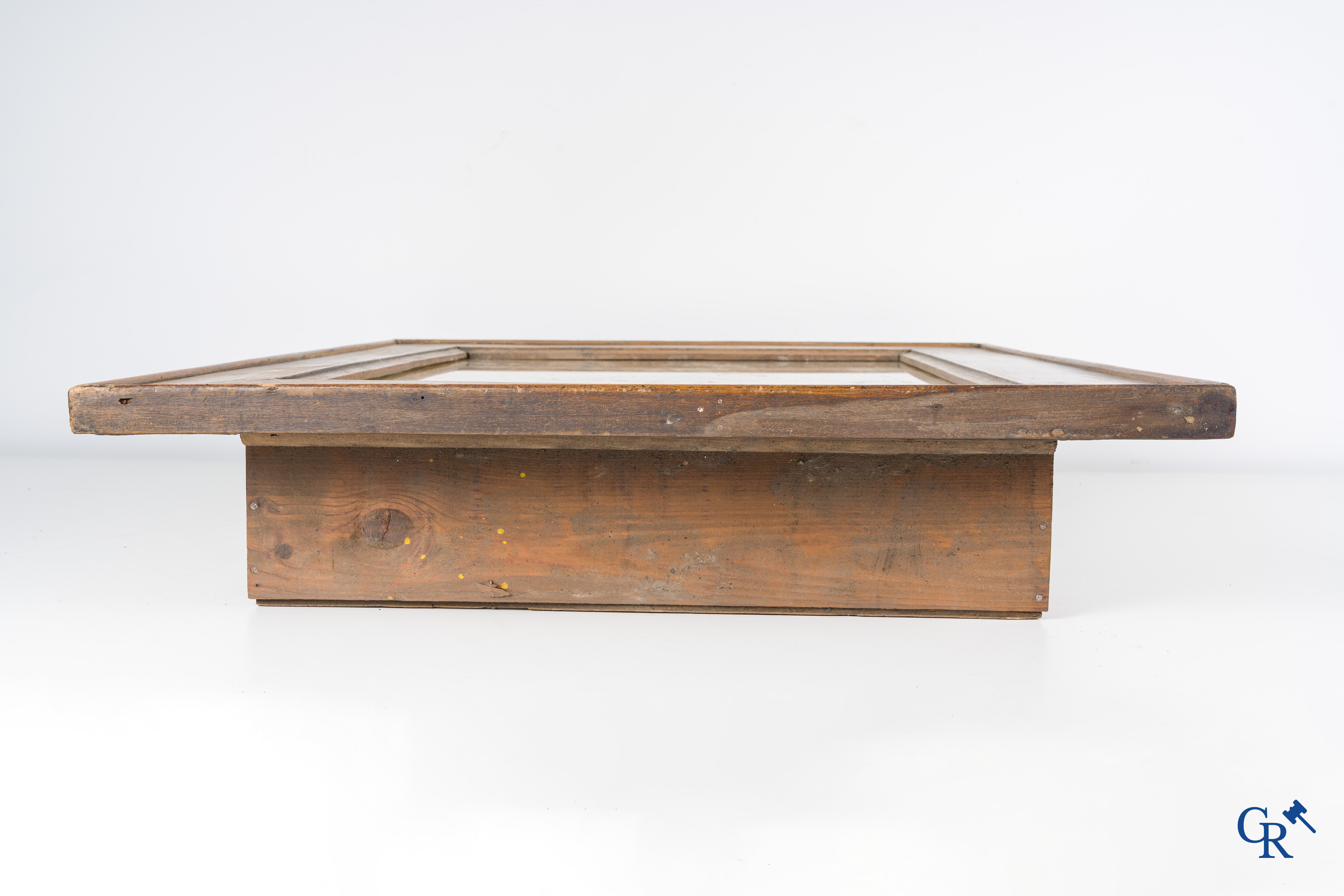 Chocolat Menier, Mooie publiciteits vitrine in reliëf voor Menier chocolade, waarschijnlijk artisanale makelij.