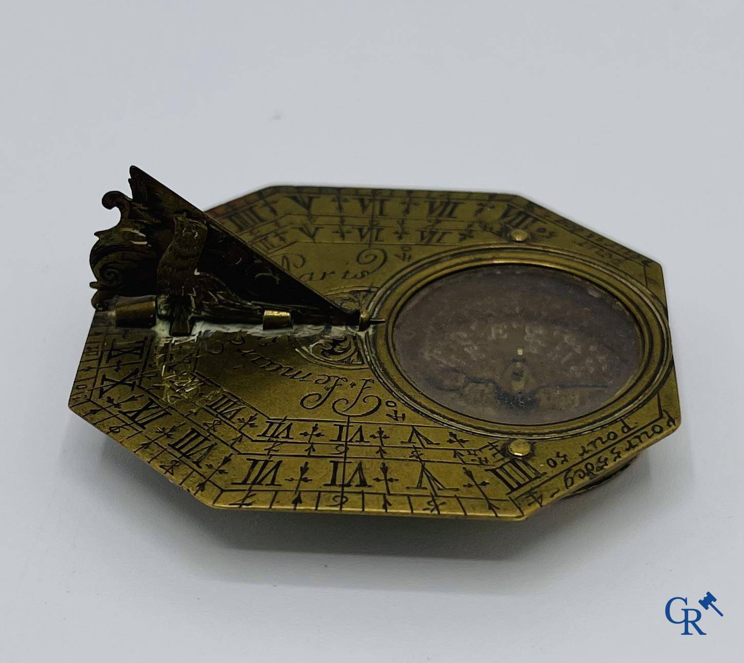 Lemaire à Paris: Cadran solaire octogonal et boussole. Début du XVIIIe siècle.