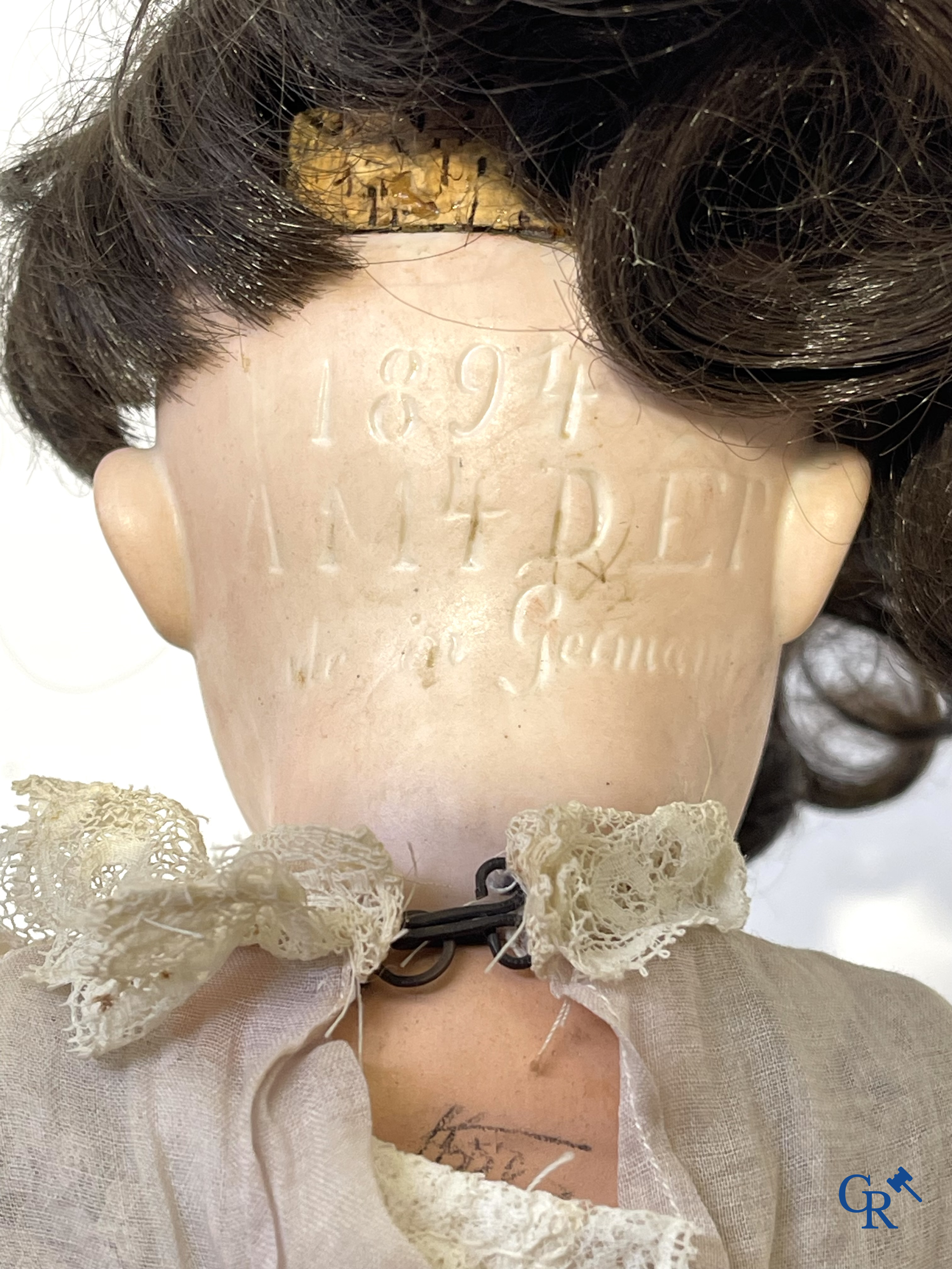 Old toys, a lot of 4 antique dolls with porcelain head, doll attributes, clothes and others.