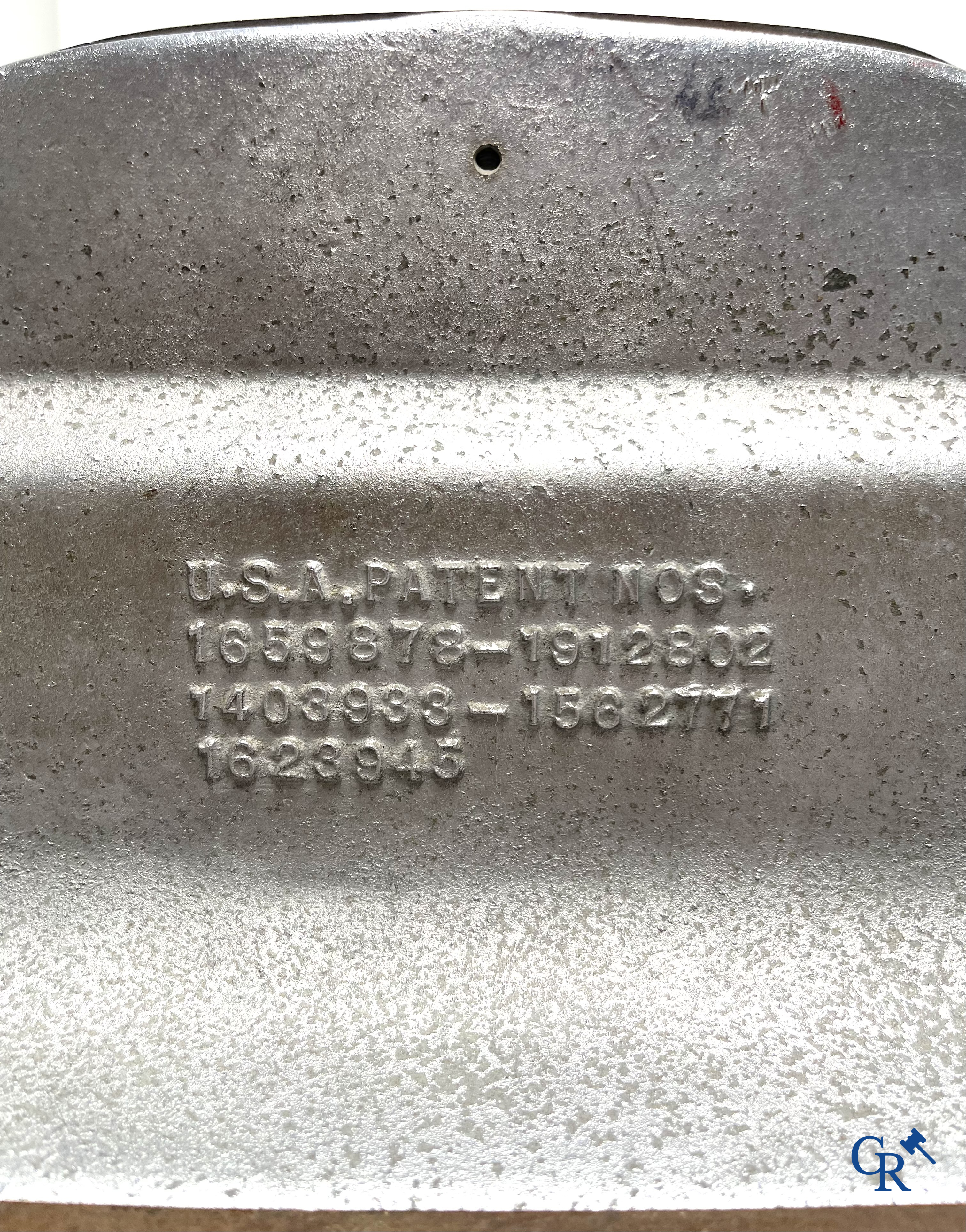Jackpot, one-armed bandit, Jennings & Company Chicago. Riviera Star Chief Super Jackpot. Numbered.