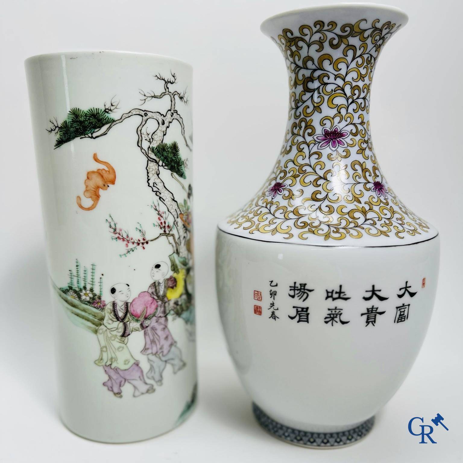 Chinese porcelain: Lot of 2 Chinese vases.