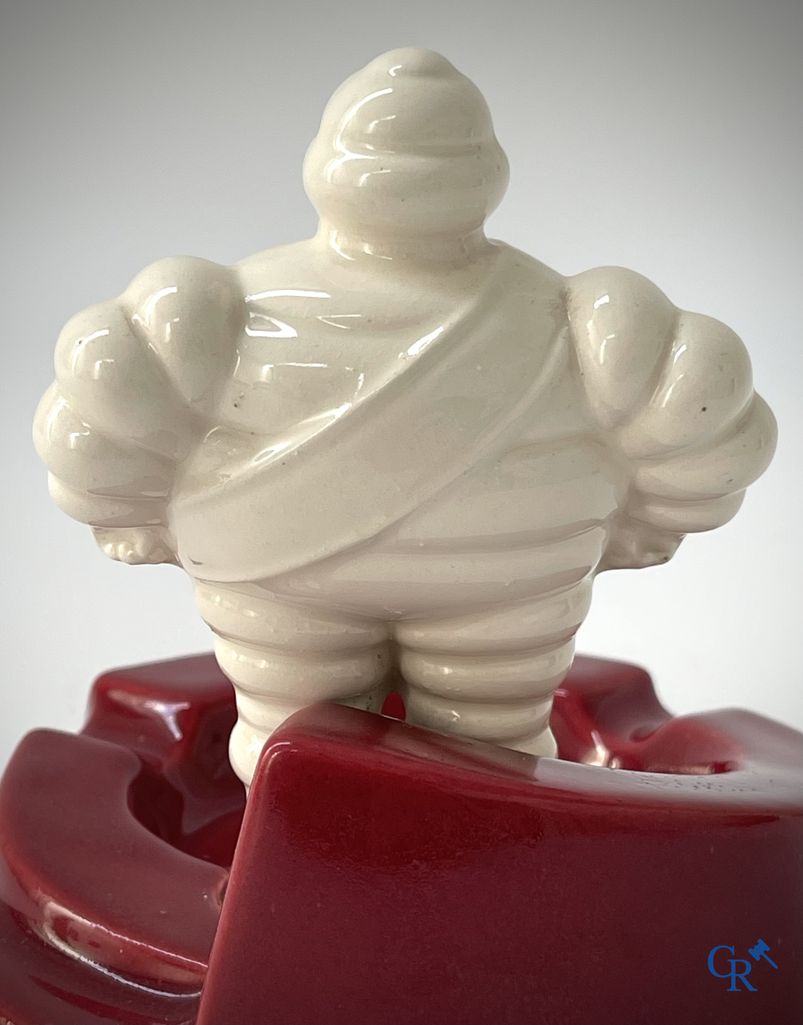 Michelin, een publiciteitsasbak voor het bandenmerk Michelin. 50'er jaren.
