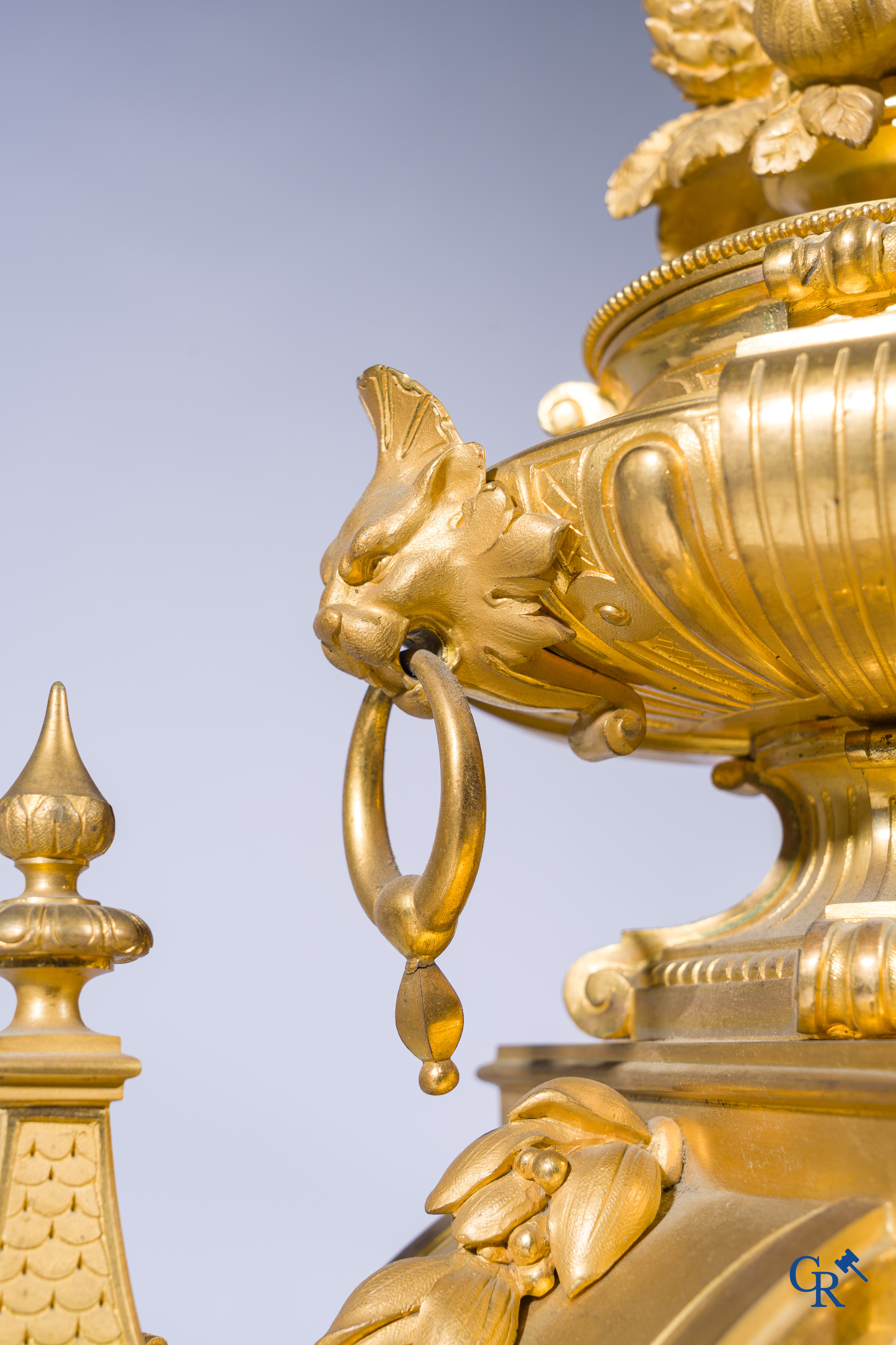 Charpentier & Cie, een imposante 3-delige schouwgarnituur in LXVI-stijl. Napoleon III-periode.