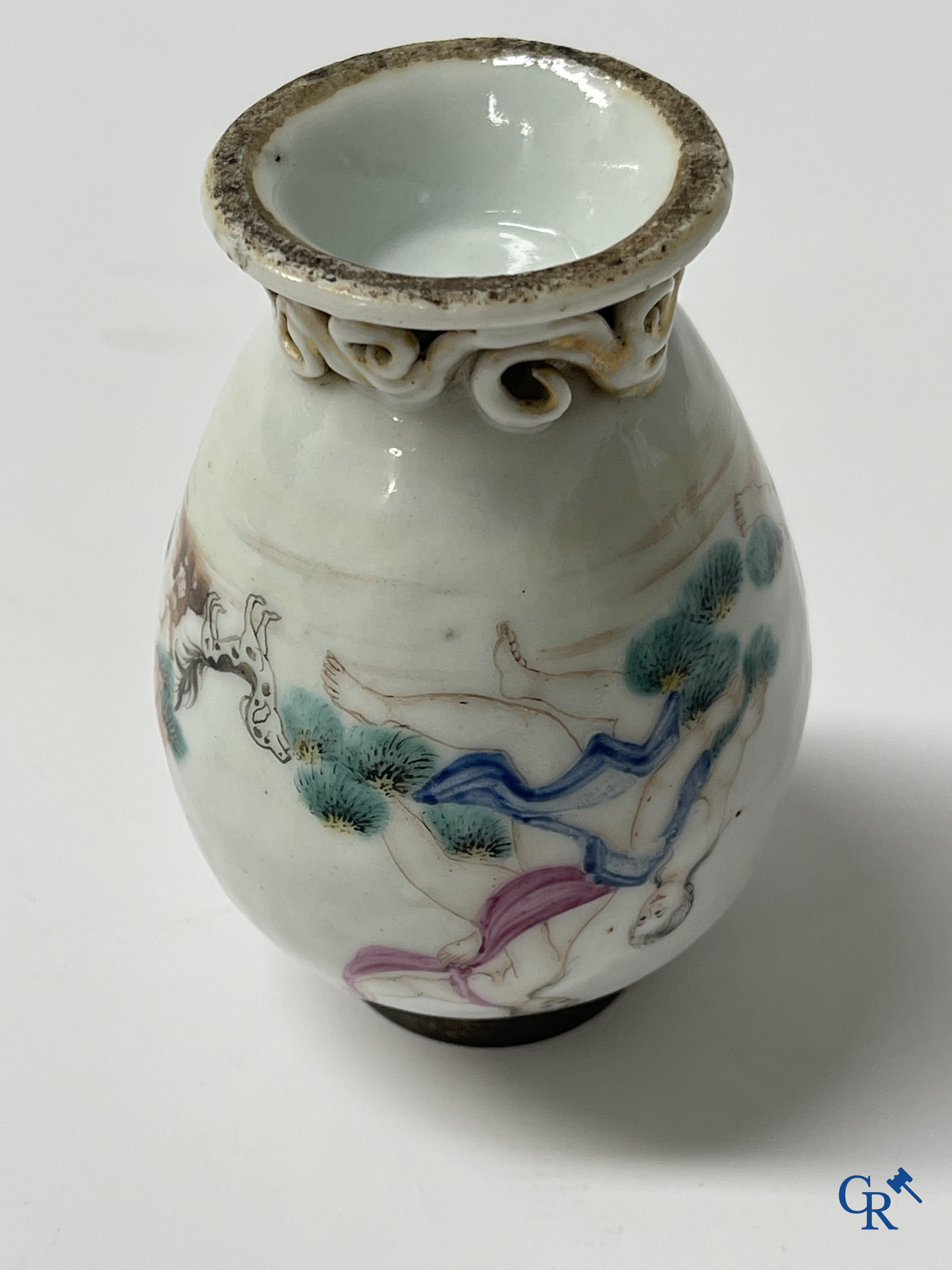 Asian Art, Chinese porcelain. A Chinese famille rose tea caddy with mounts. 18th century.