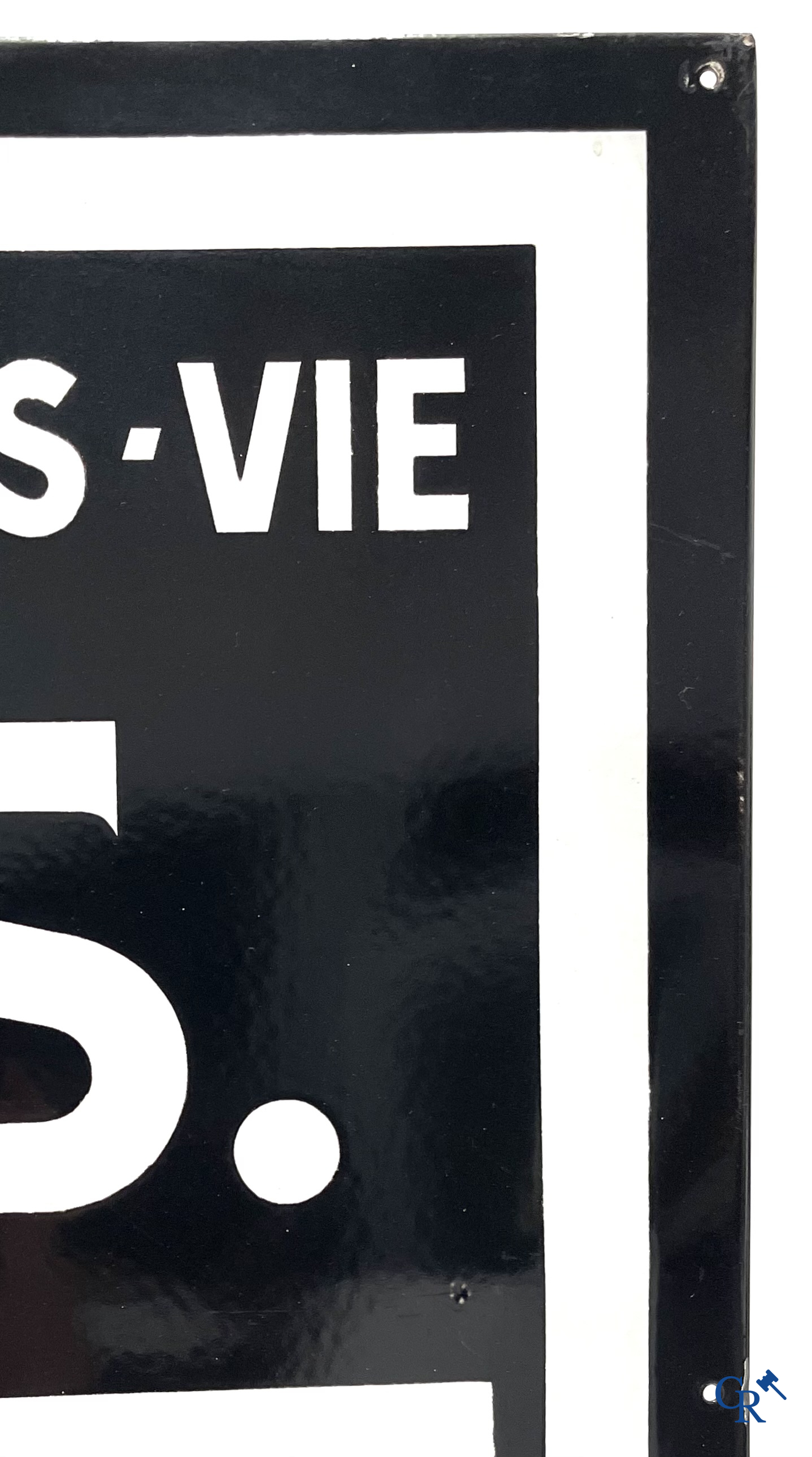 RVS, groot emaille reclamebord voor de Rotterdamse Verzekerings Sociëteit. Foremail, TPB 1957.