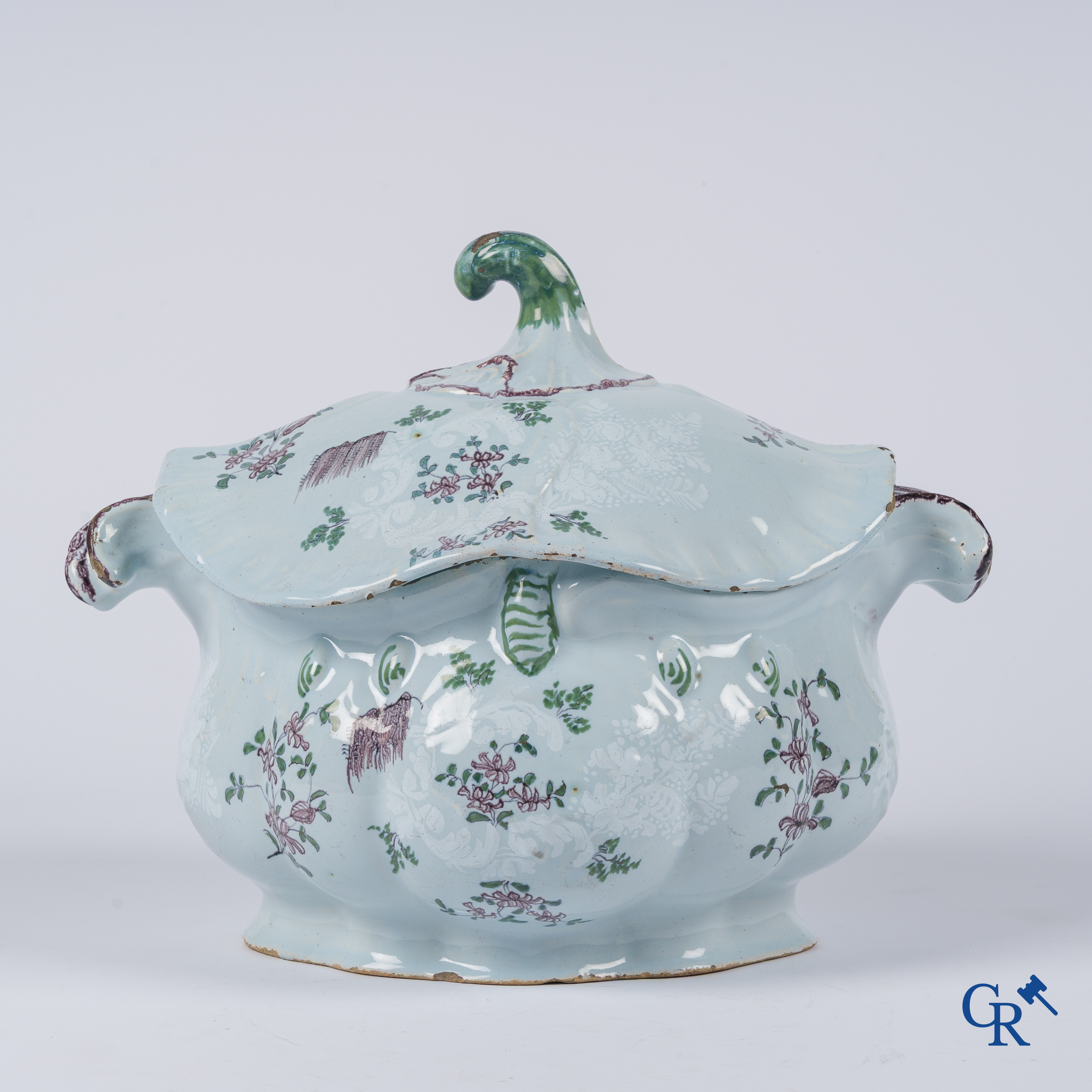 Earthenware. A large 18th century tureen and its lid in enamelled faience.