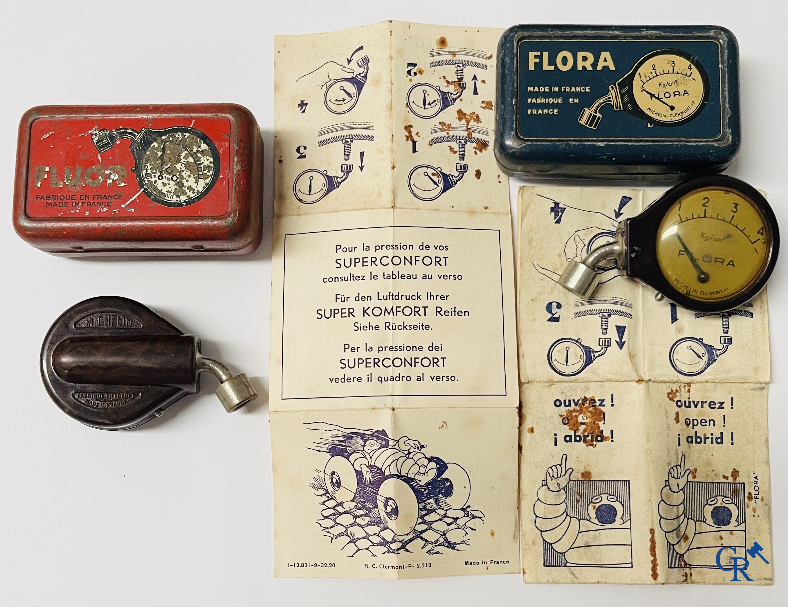 Michelin, an interesting lot with Michelin objects, mainly from the 1920's and 1930's.