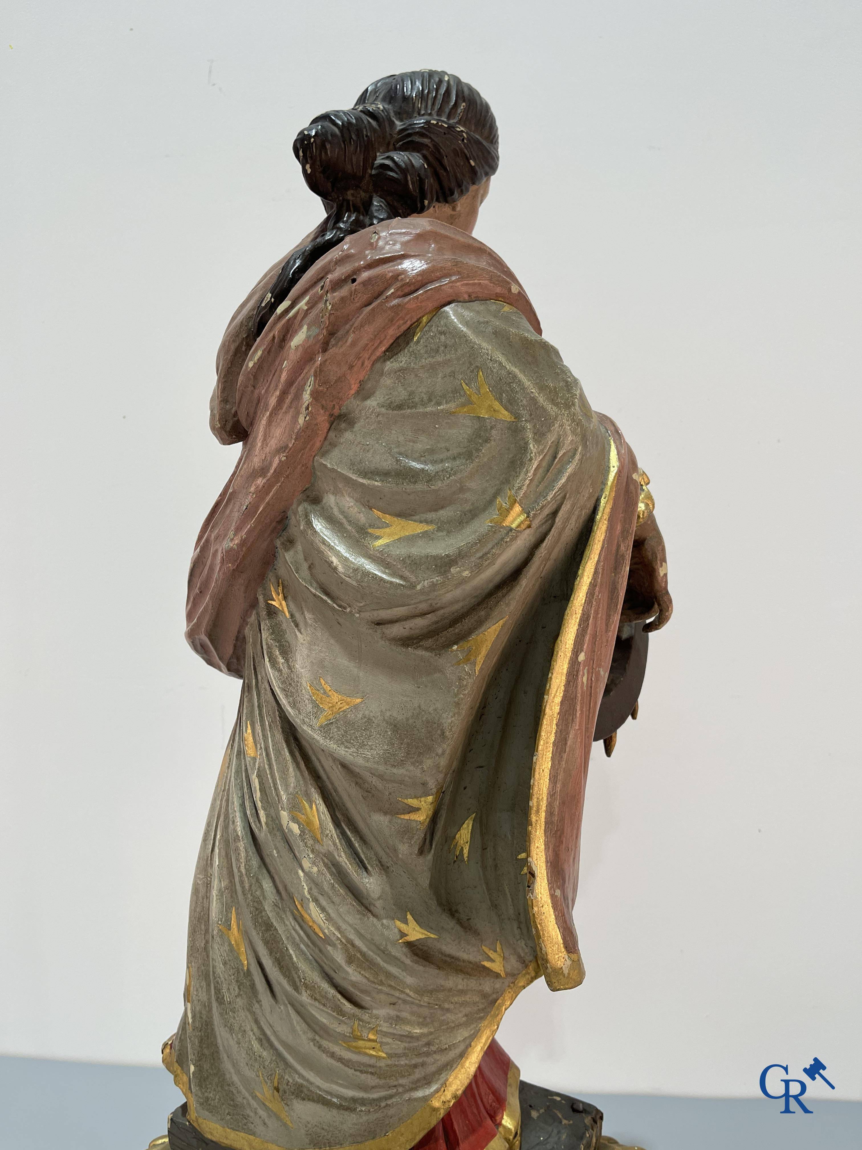 Religious objects, a finely carved and polychrome wooden statue of Saint Catherine in Baroque style. 18th century.