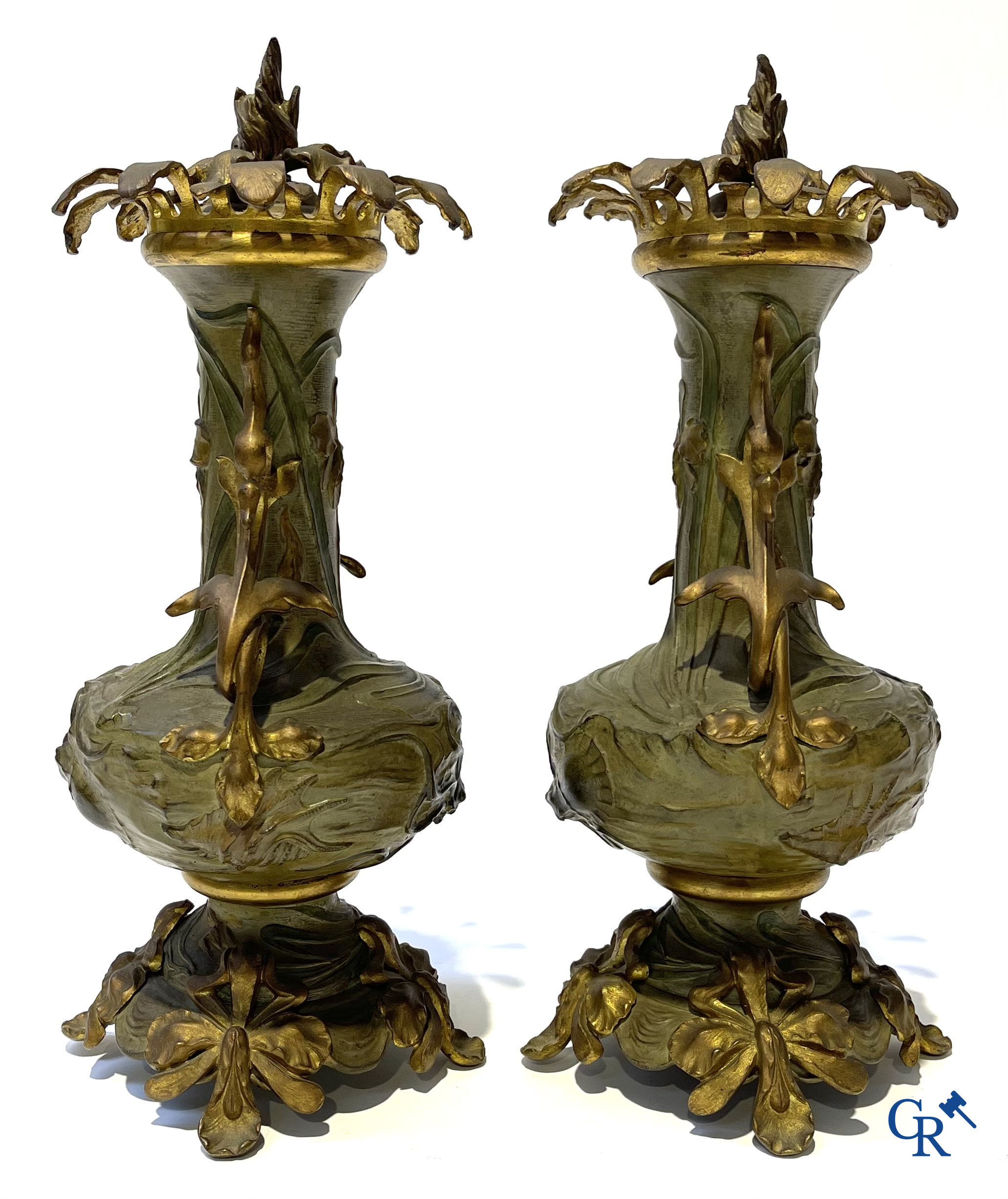 Art Nouveau, een uitzonderlijk 3-delig koud beschilderde bronzen schouwgarnituur met zeedieren. Circa 1900.