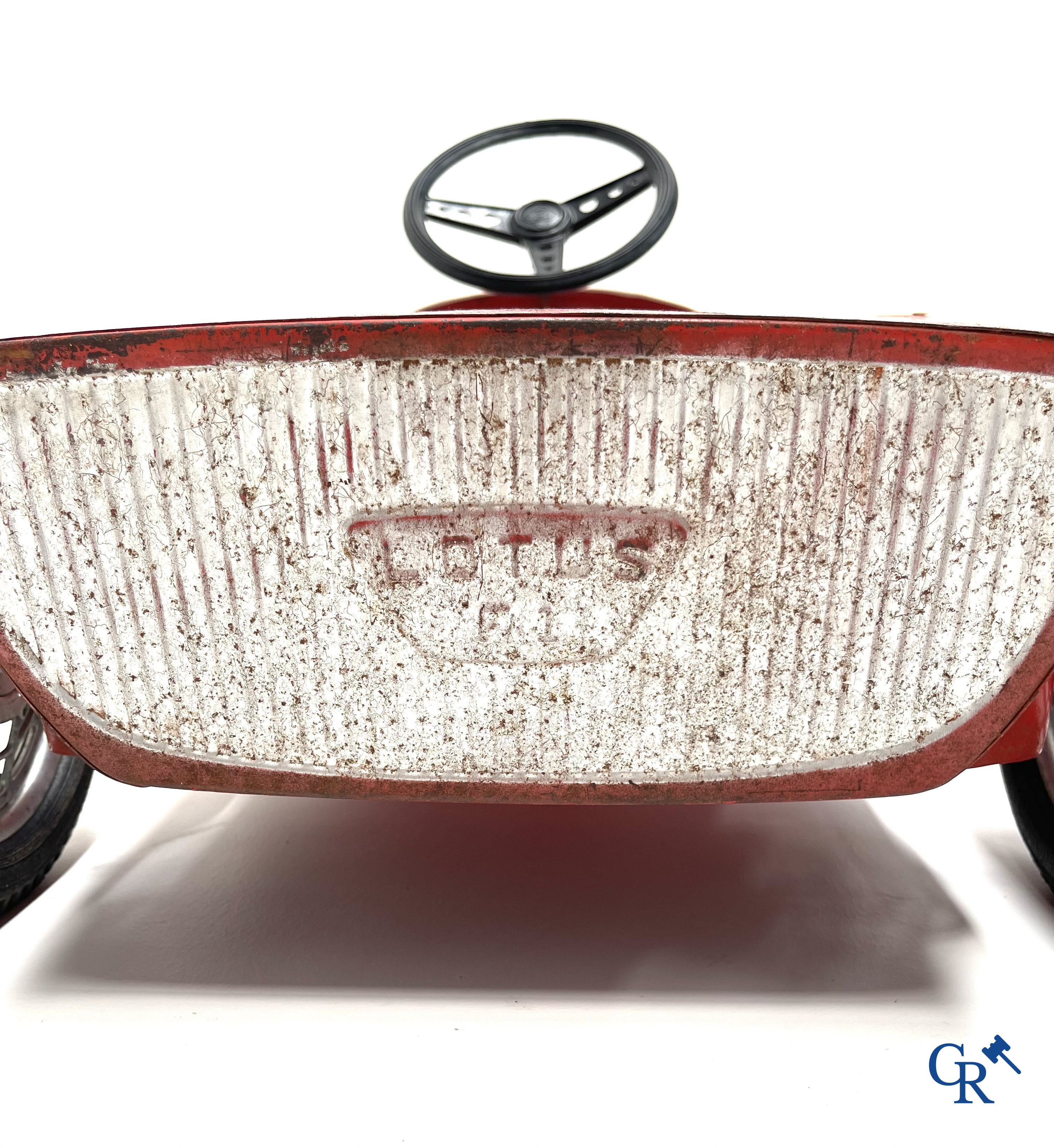 Pedaalwagen, Morellet Guerineau. Lotus F1-model met metalen carrosserie en spaakwielen. Franse makelij. 60'er jaren.