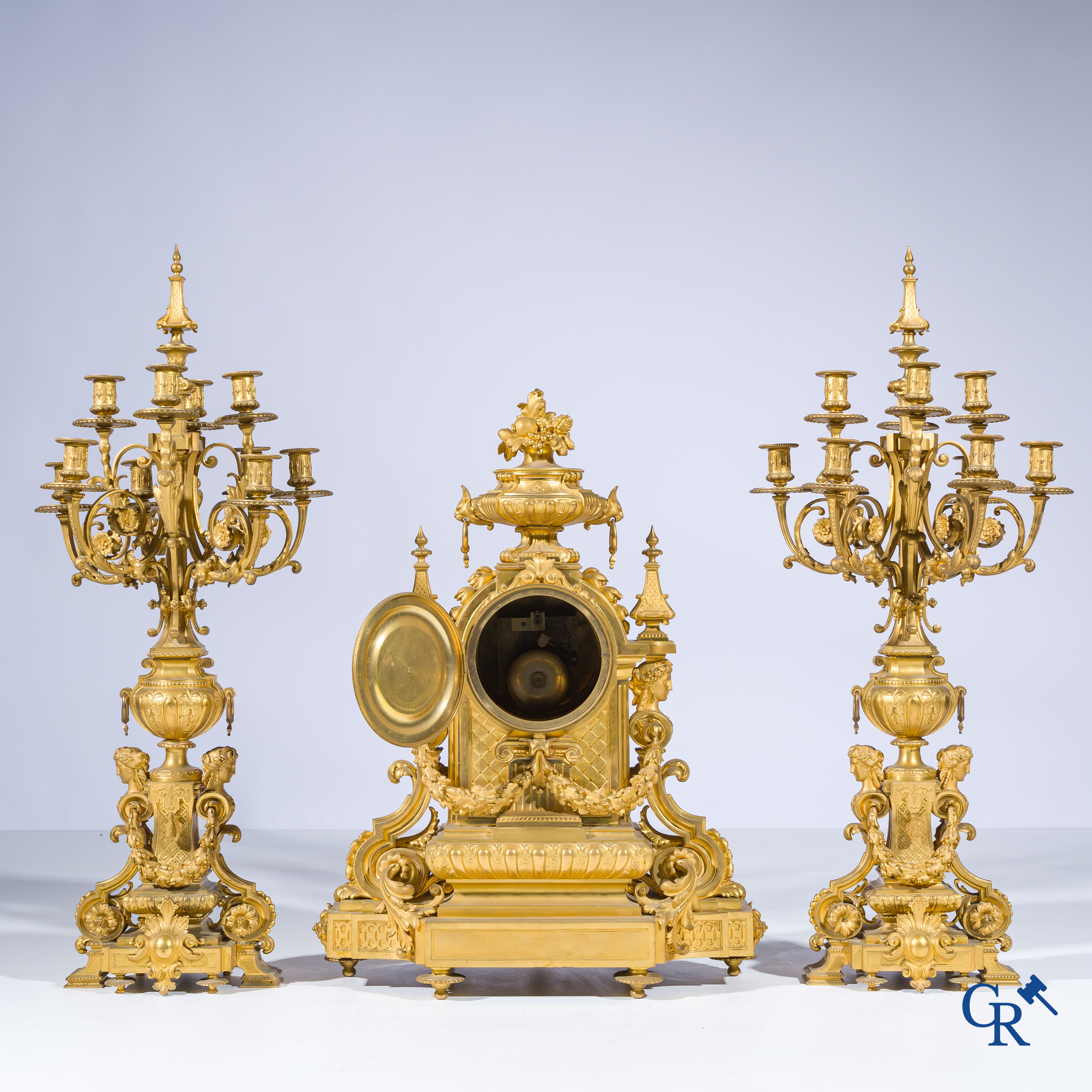 Charpentier & Cie, een imposante 3-delige schouwgarnituur in LXVI-stijl. Napoleon III-periode.