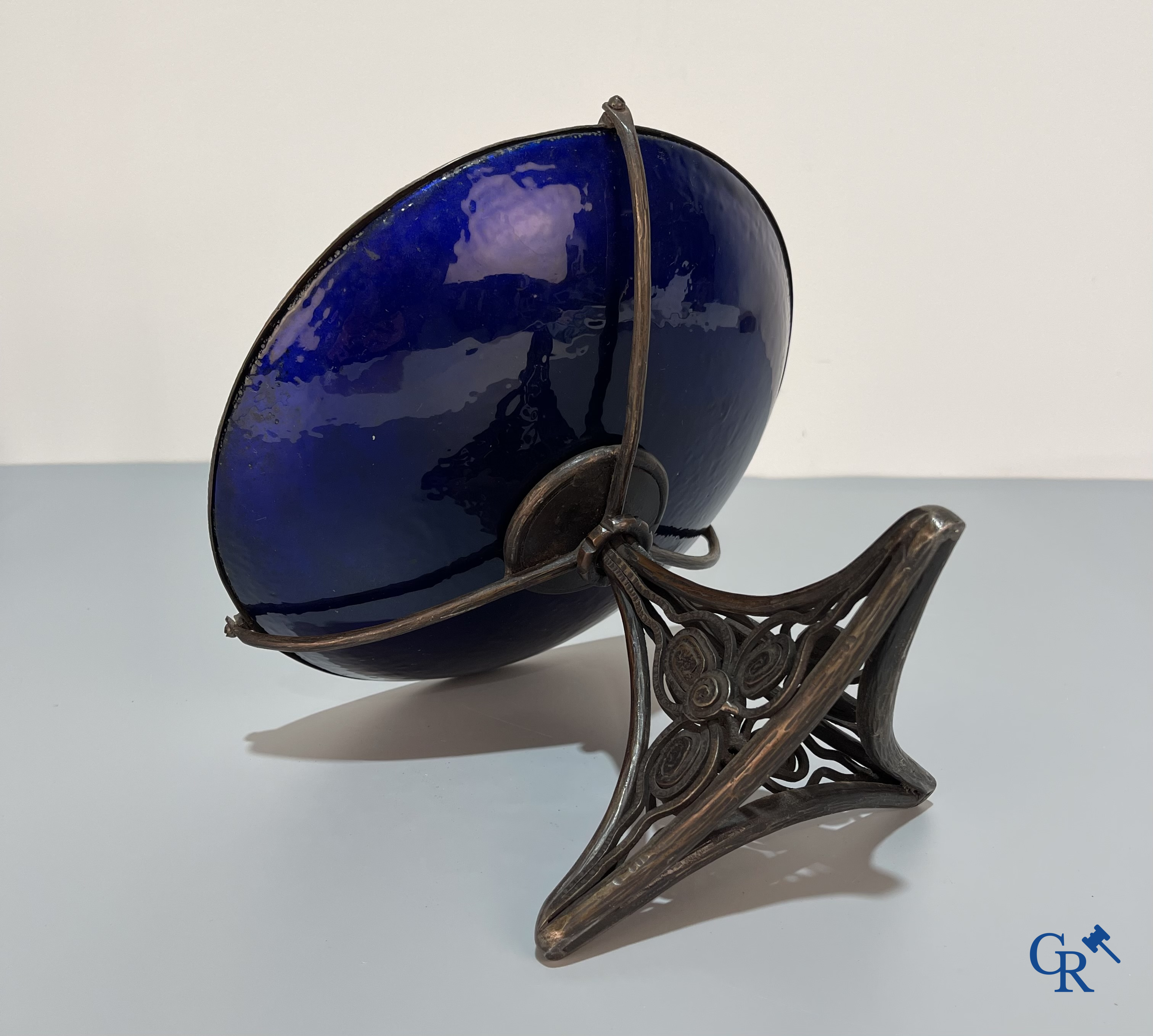 Camille Fauré (1874-1956), A large Art Deco vide poche in cloisonne on a finely hammered base in forging.