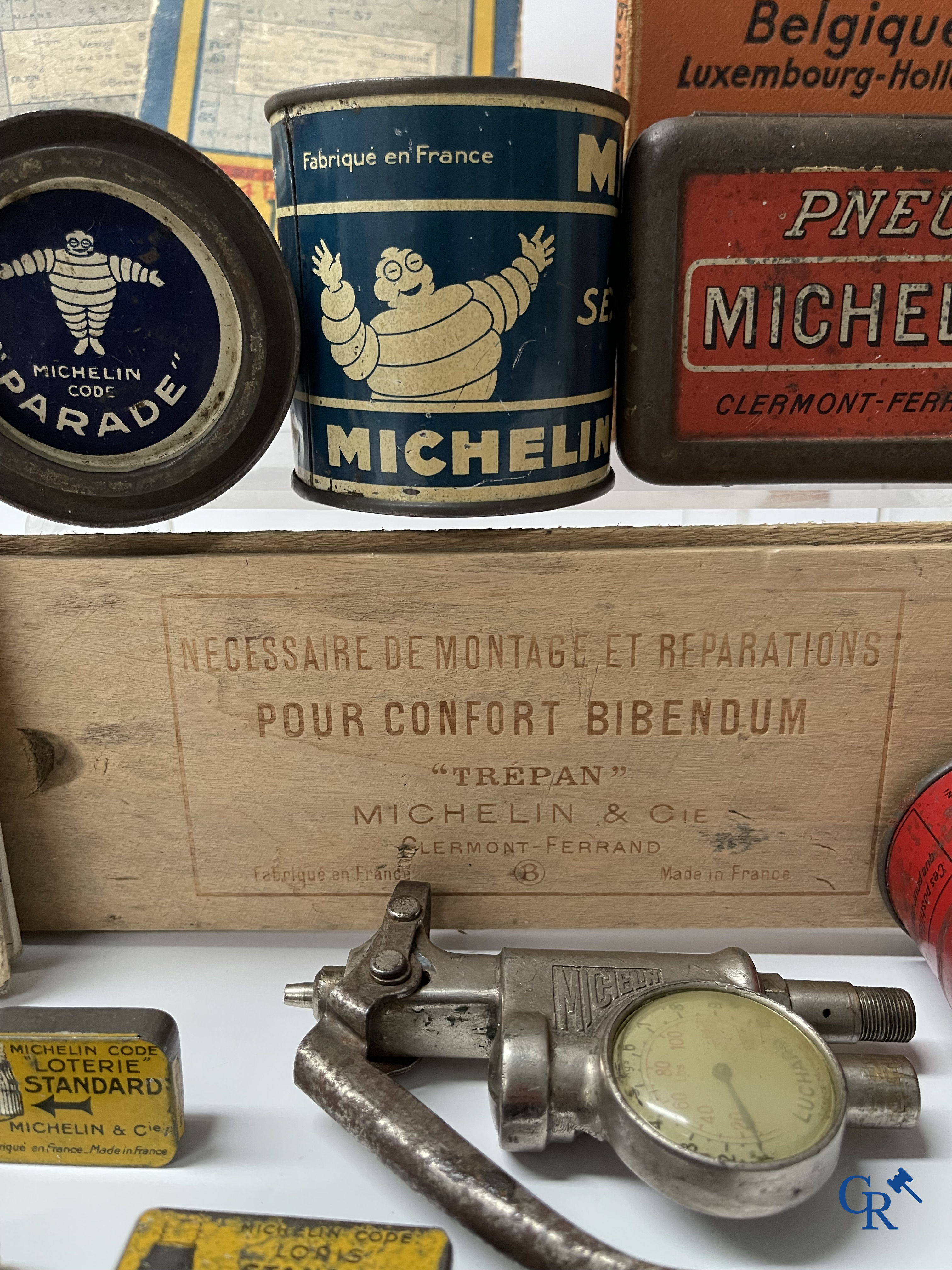 Michelin, an interesting lot with Michelin objects, mainly from the 1920's and 1930's.