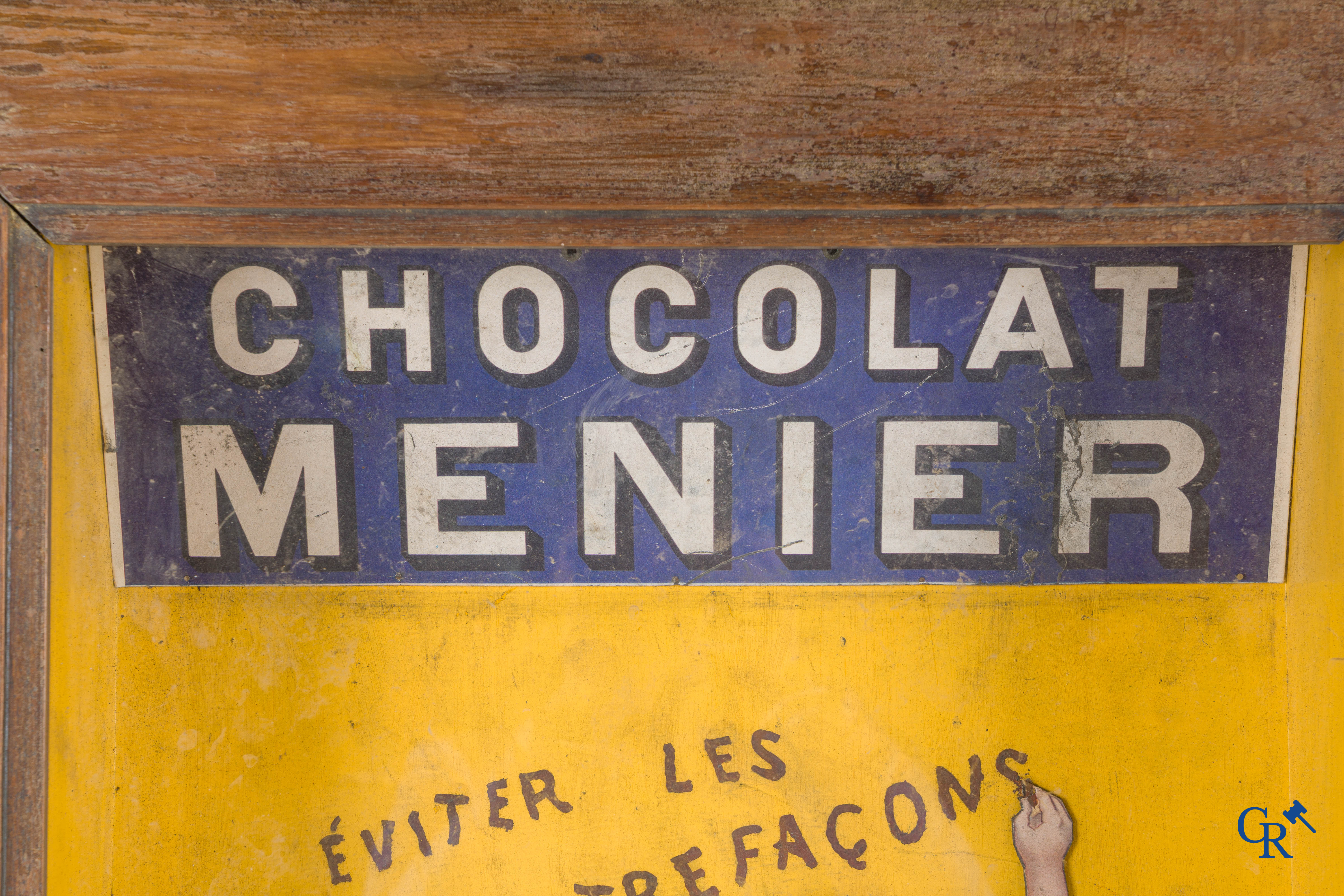 Chocolat Menier, Mooie publiciteits vitrine in reliëf voor Menier chocolade, waarschijnlijk artisanale makelij.