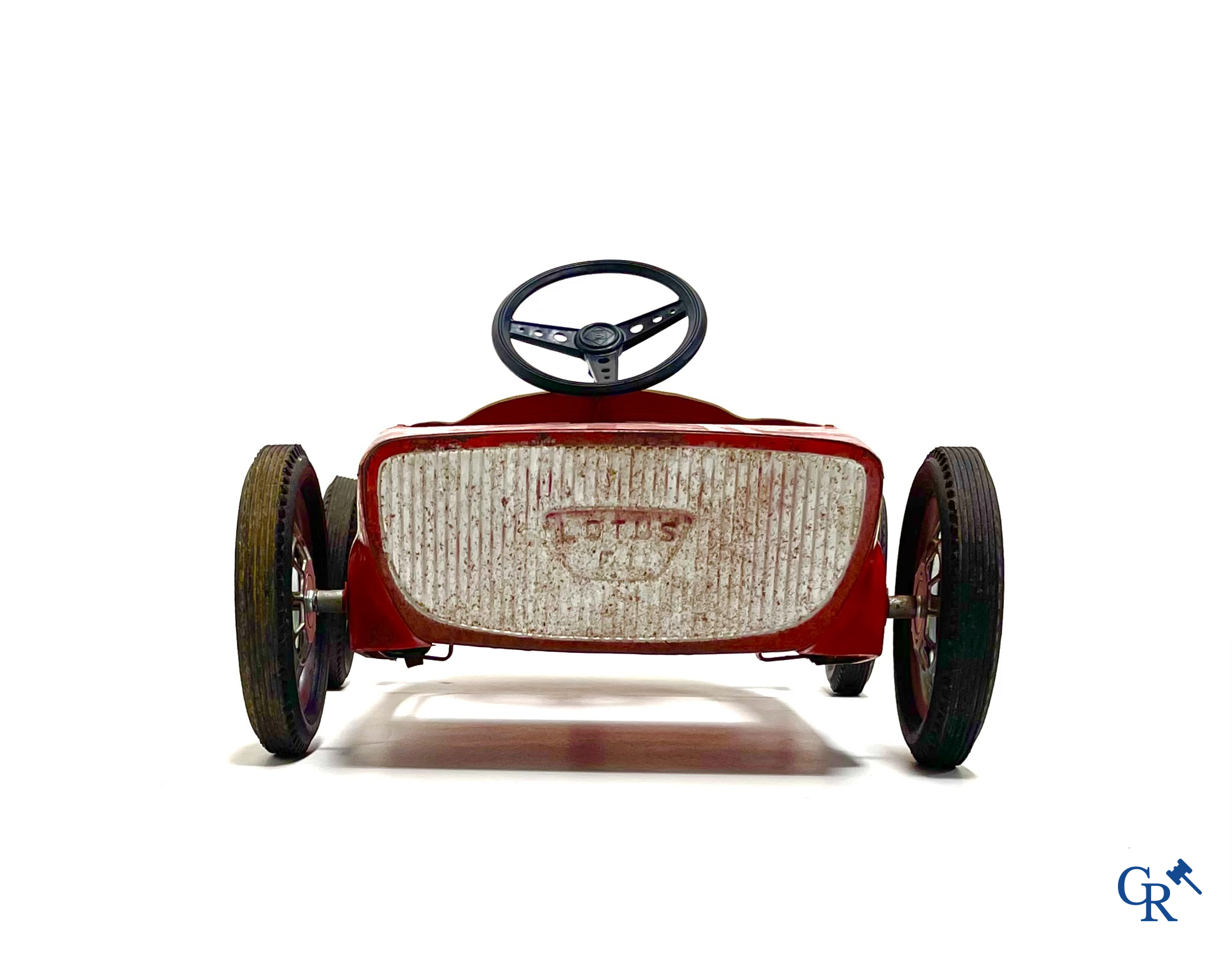 Pedaalwagen, Morellet Guerineau. Lotus F1-model met metalen carrosserie en spaakwielen. Franse makelij. 60'er jaren.