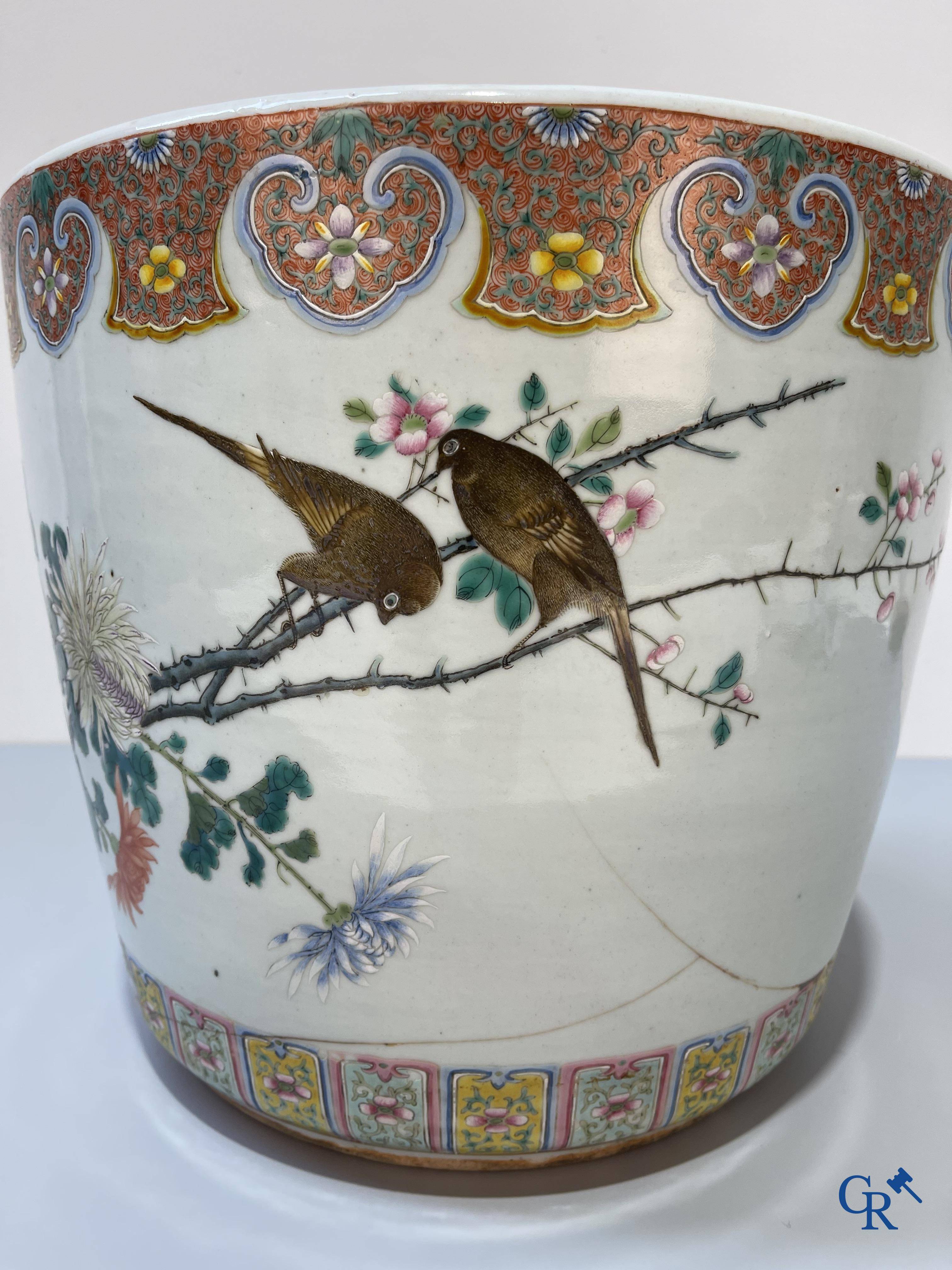 Asian Art, a large Chinese famille rose porcelain jardinière with a decor of flowers and birds.