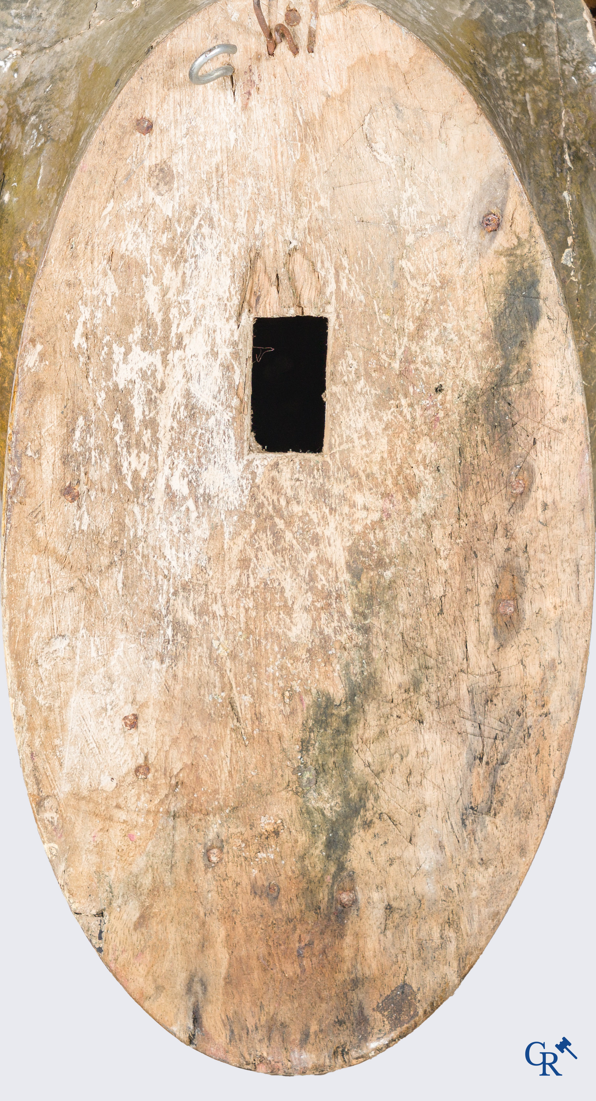 Kermis objecten, een grote buffelkop in gepolychromeerd hout. Circa 1930.