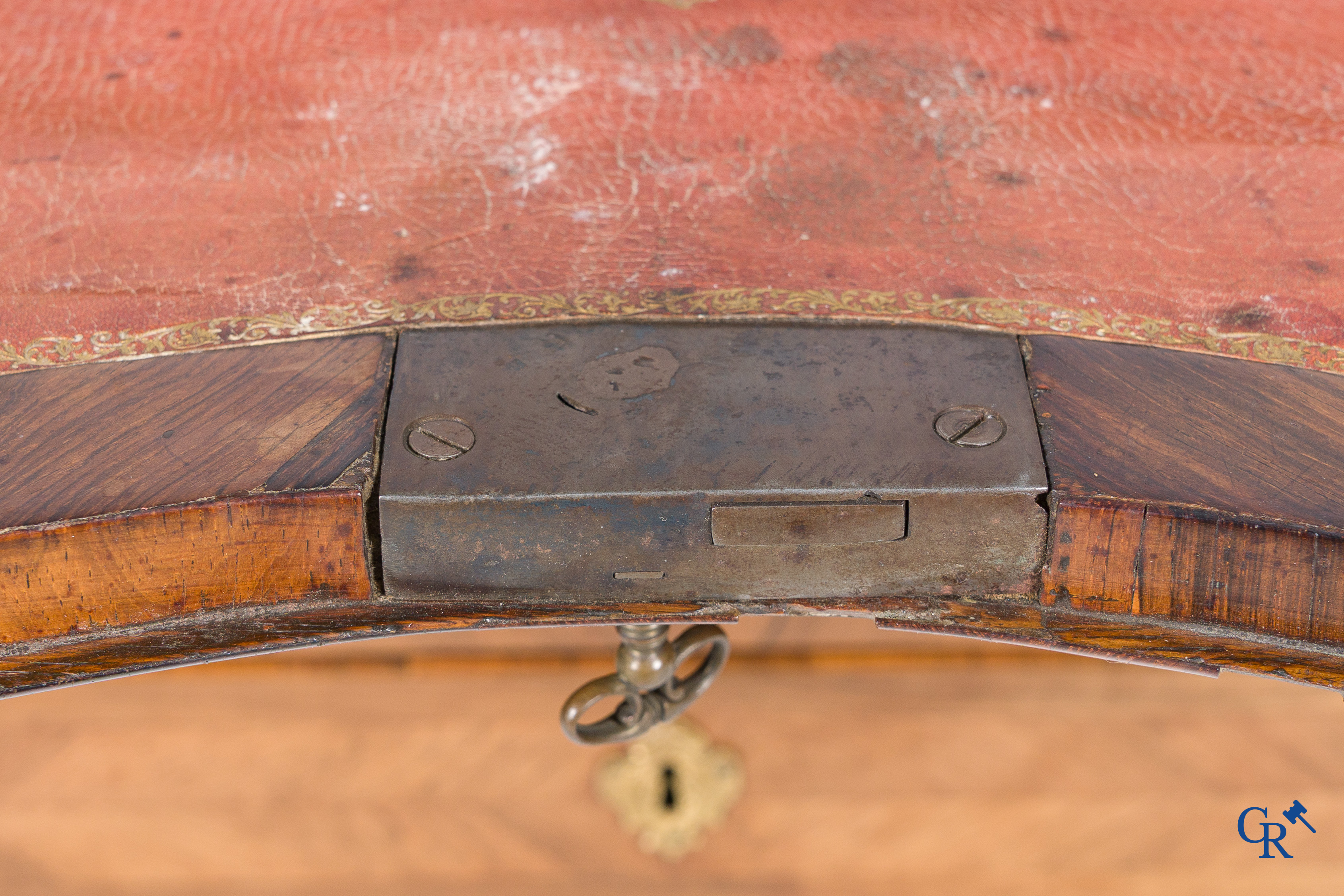 Louis XV period. A so-called "Bureau de pente" in rosewood veneer and marquetry. 18th century.