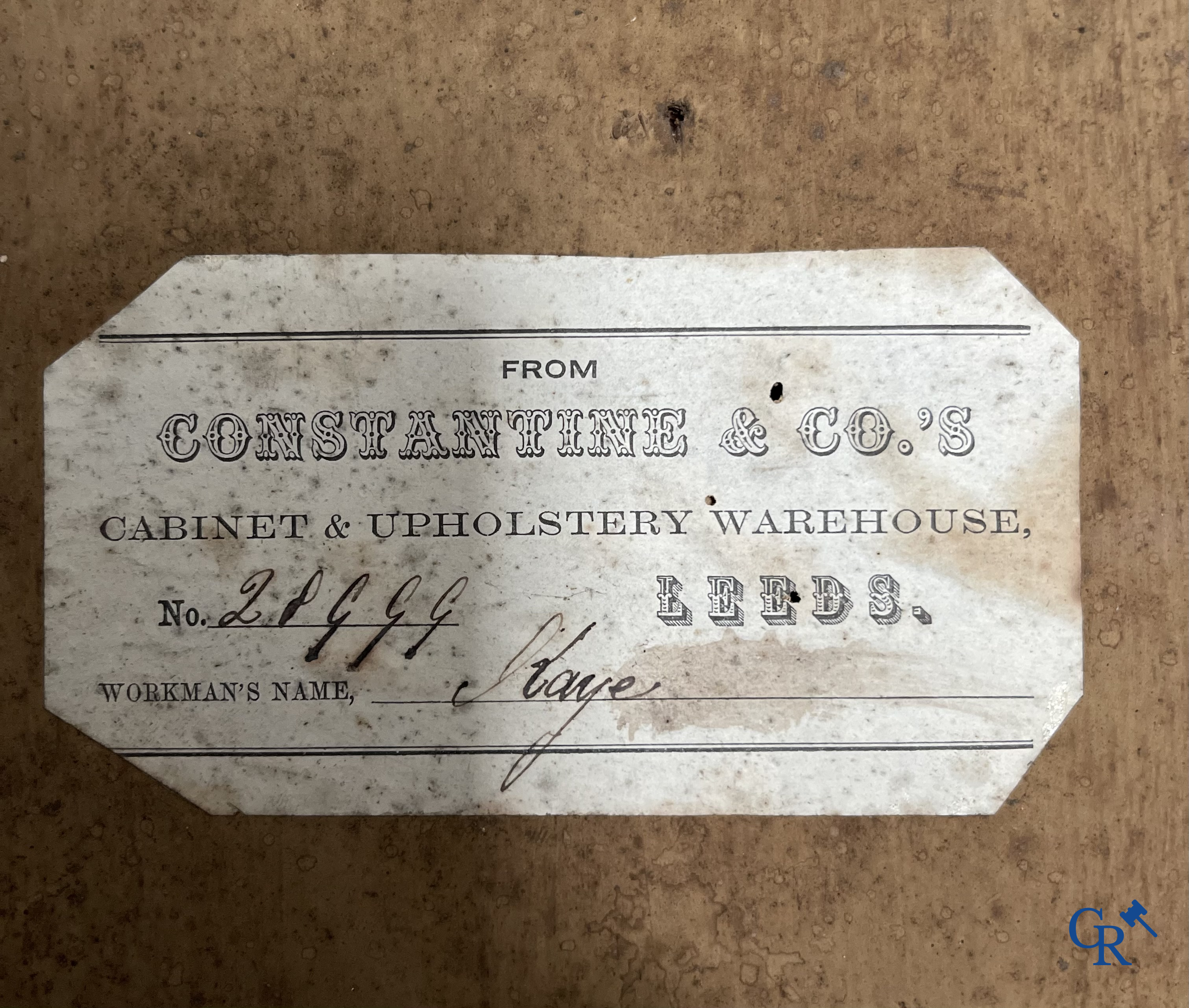 Constantine's & Co., Leeds. Paire de grands socles anglais en placage d'acajou et bois doré et sculpté. XIXe siècle.
