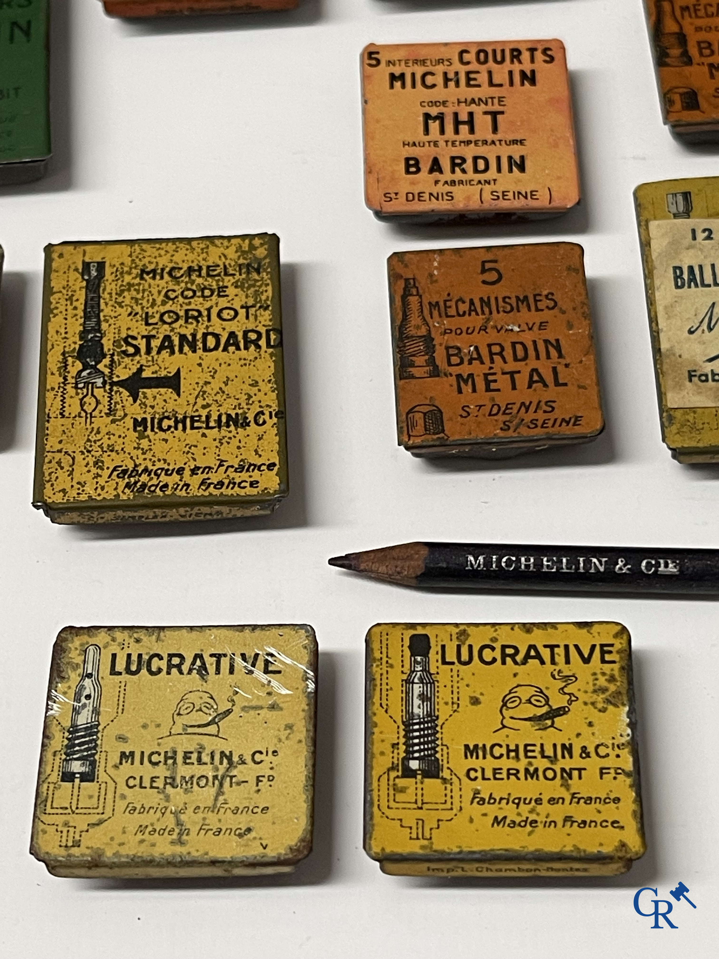 Michelin, an interesting lot with Michelin objects, mainly from the 1920's and 1930's.