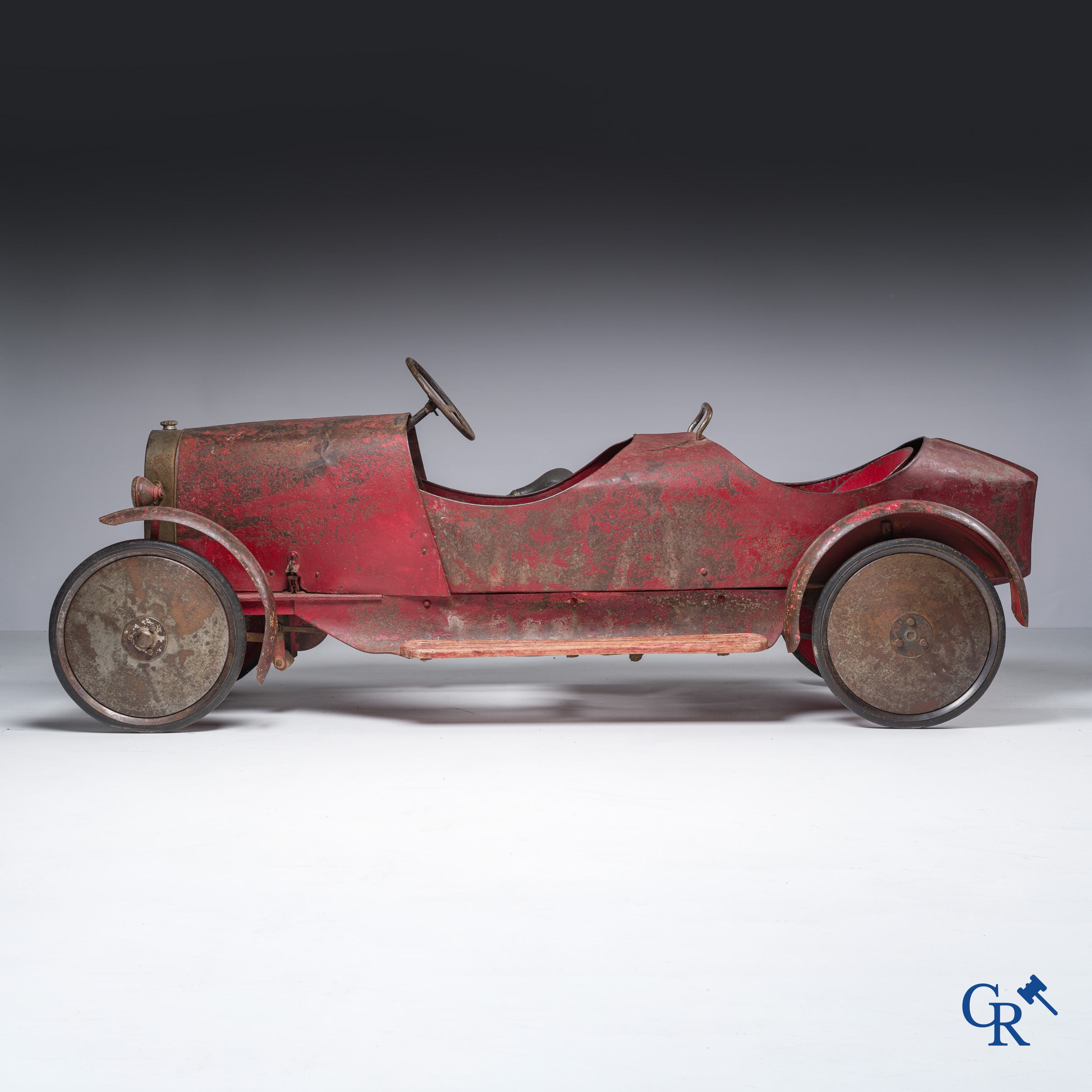 Euréka, uitzonderlijke duo-zit pedaalwagen, Type Bugatti in zijn volledige originele toestand. Frankrijk 1928-1930.