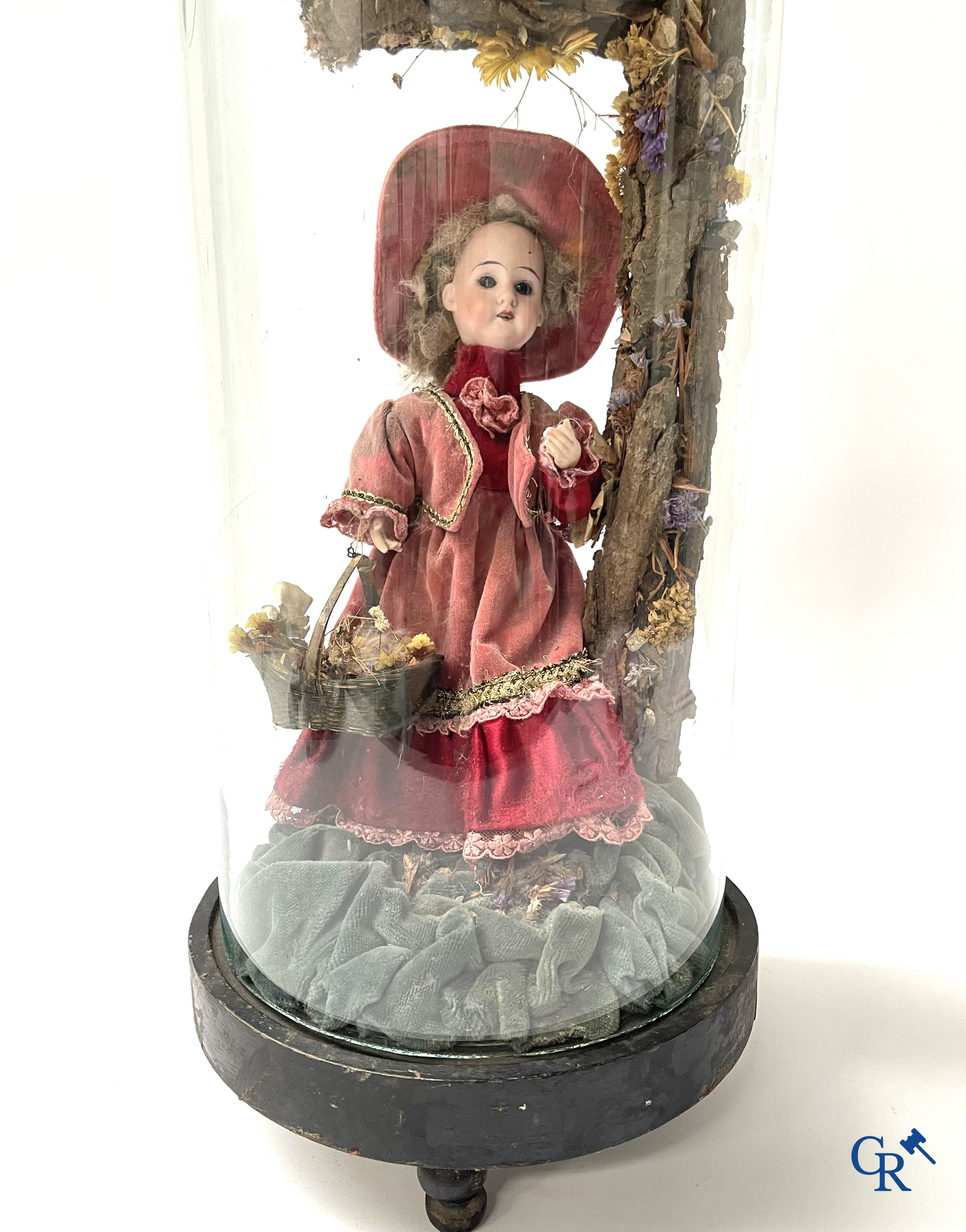 An automaton in the manner of Phalibois, with music, moving head in porcelain and moving hands. Around 1900.