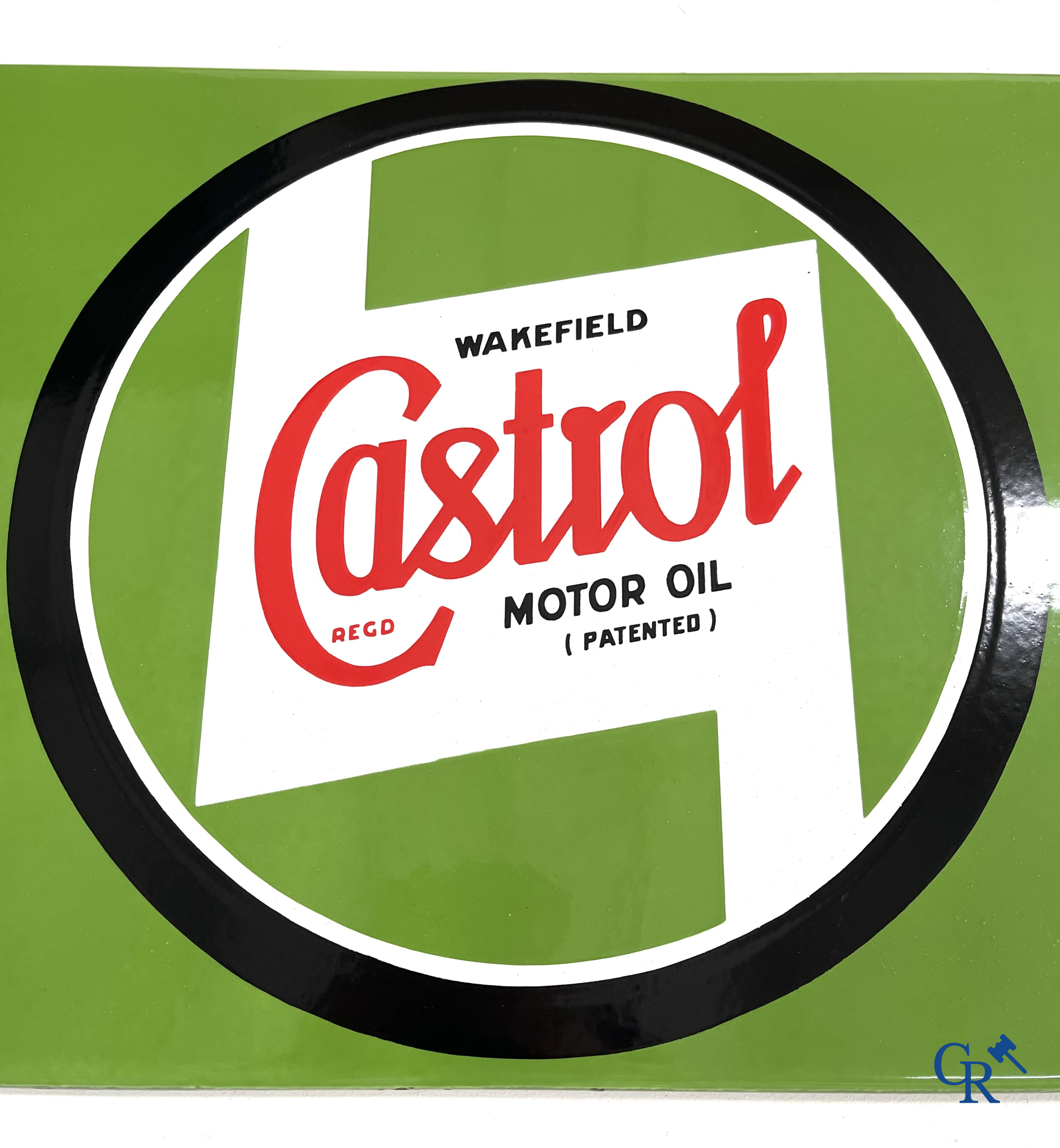 Castrol Motor Oil, plaque émaillée publicitaire pour huile moteur Castrol. Version rare avec 2 logos cerclés noirs. 1948.