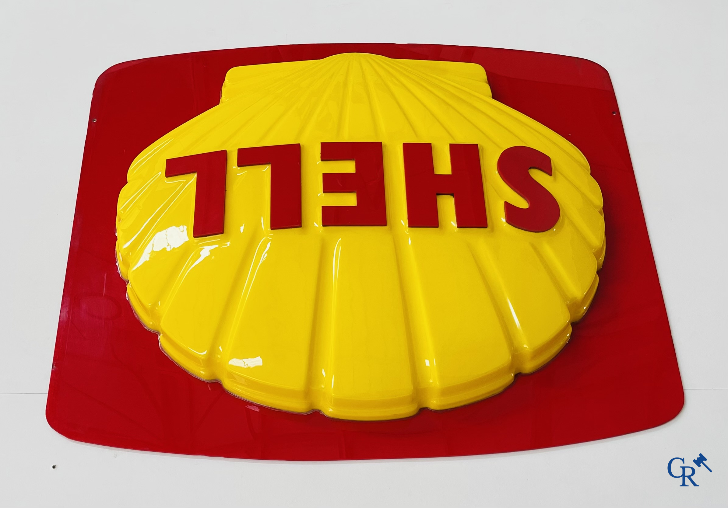 Shell, large representation of the red-yellow Shell shell in bombed plexiglass.