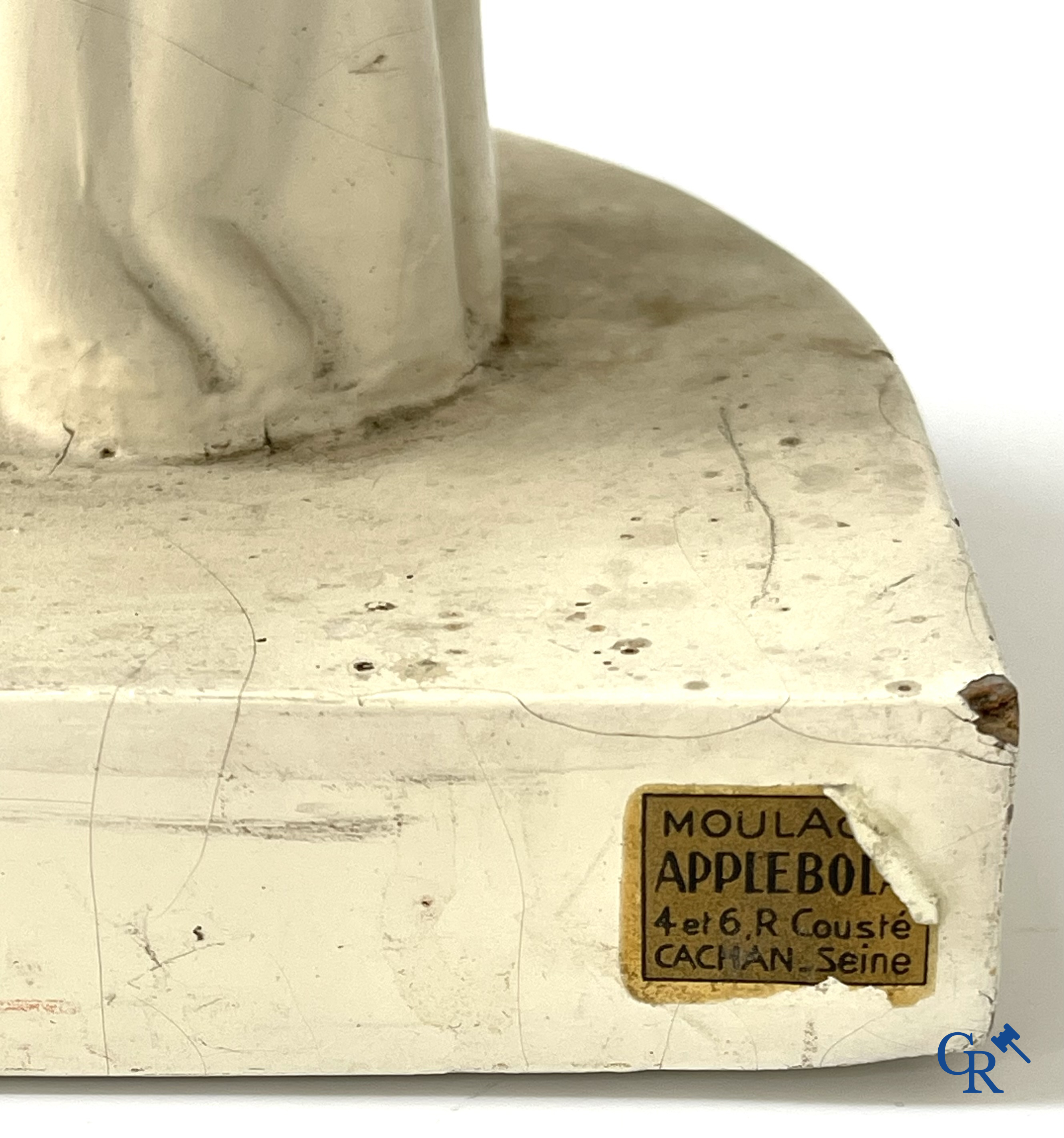 Vichy, Source de beauté. Lampe en papier mâché surmonté de plâtre patiné. Première version vers 1930-1940.