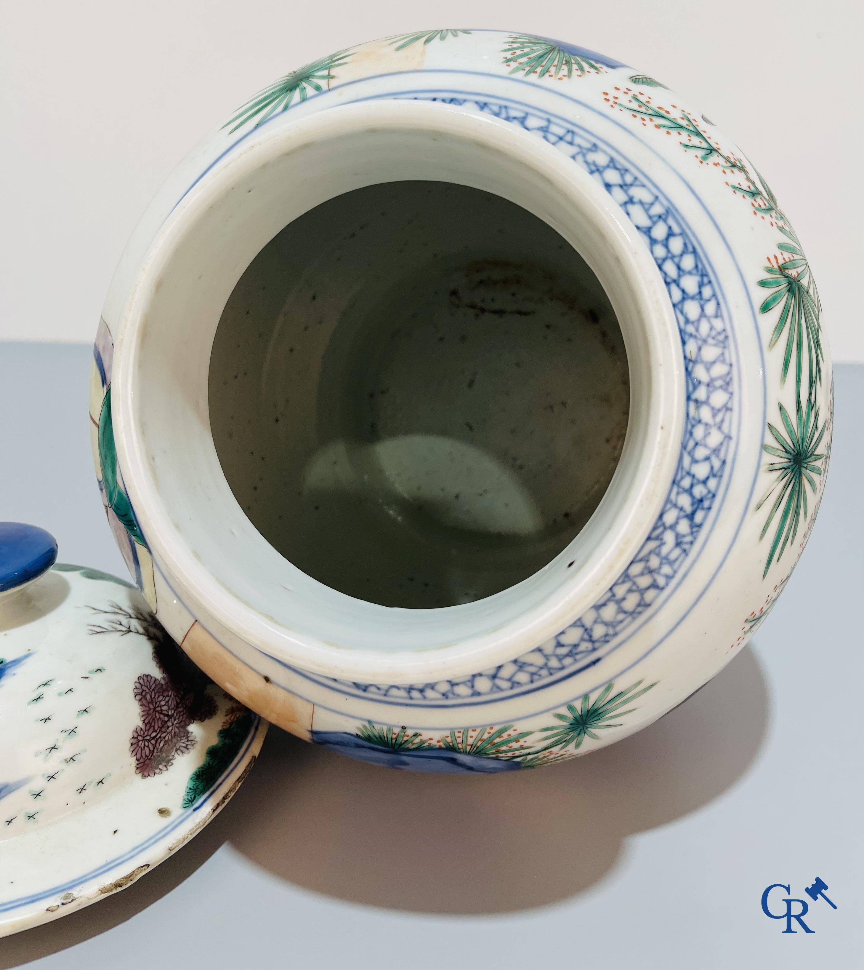 Asian Art, Chinese porcelain, a Chinese Wucai lidded vase with characters.