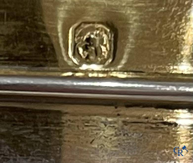 Religieuze objecten, een ciborie gedeeltelijk in zilver vermeil met 17 ingewerkte briljanten. 1ste gehalte. 19e eeuw.