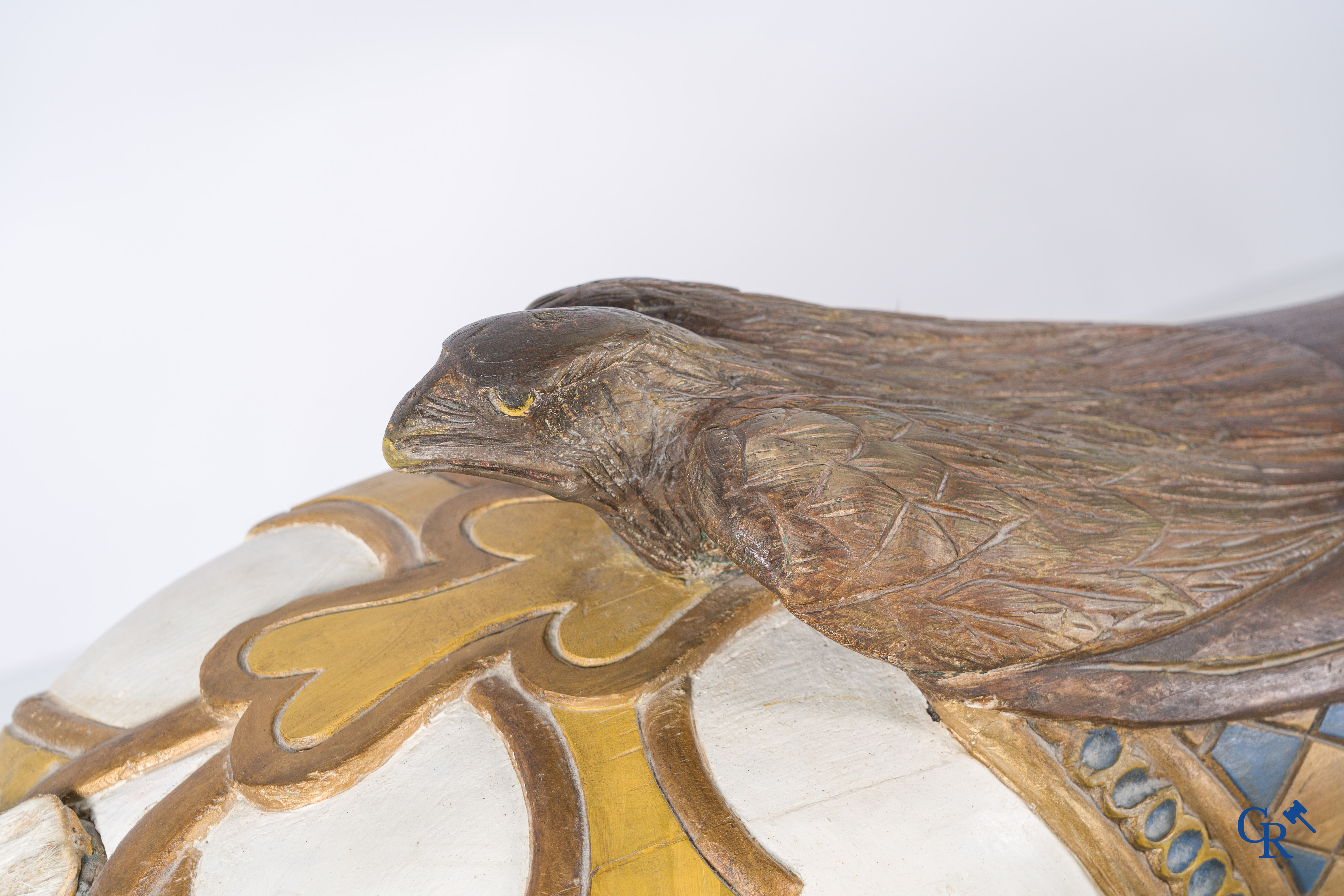 Art forain, un cheval de manège en bois avec des yeux en verre sur une base en fer forgé. Allemagne vers 1900 - 1920.