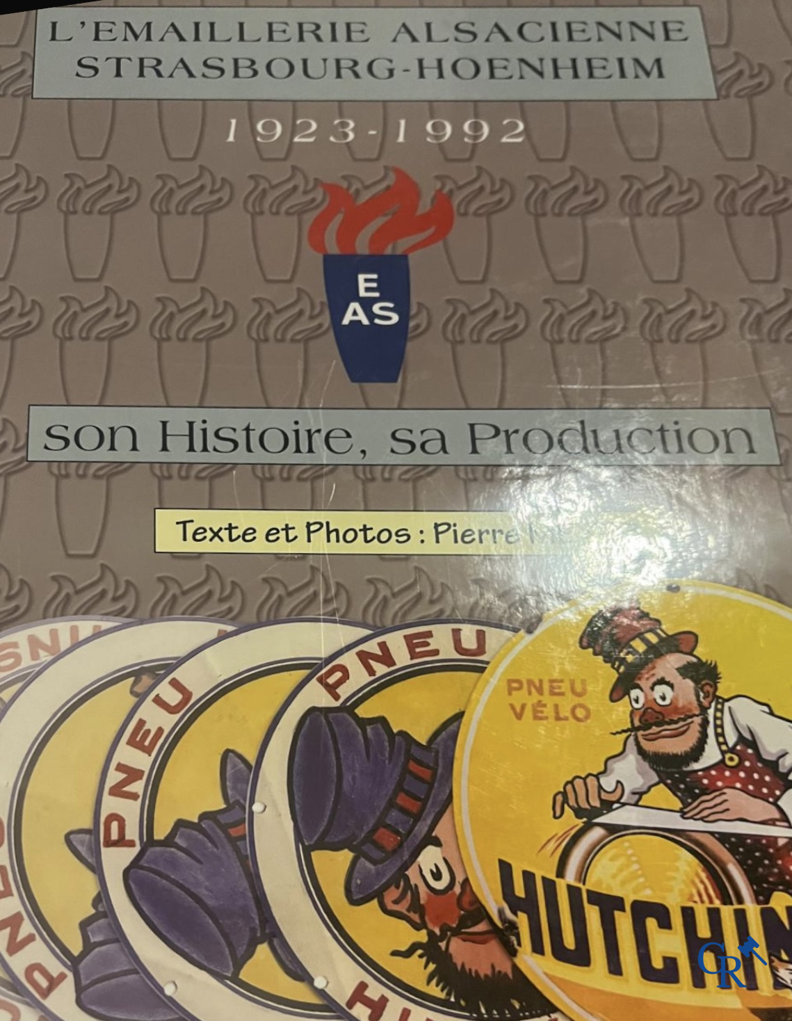 Chef de Cuisine, emaille bord voor de Syndical Professionnel du Restaurateur d'Alsace Lorraine. Gesigneerd Howald.