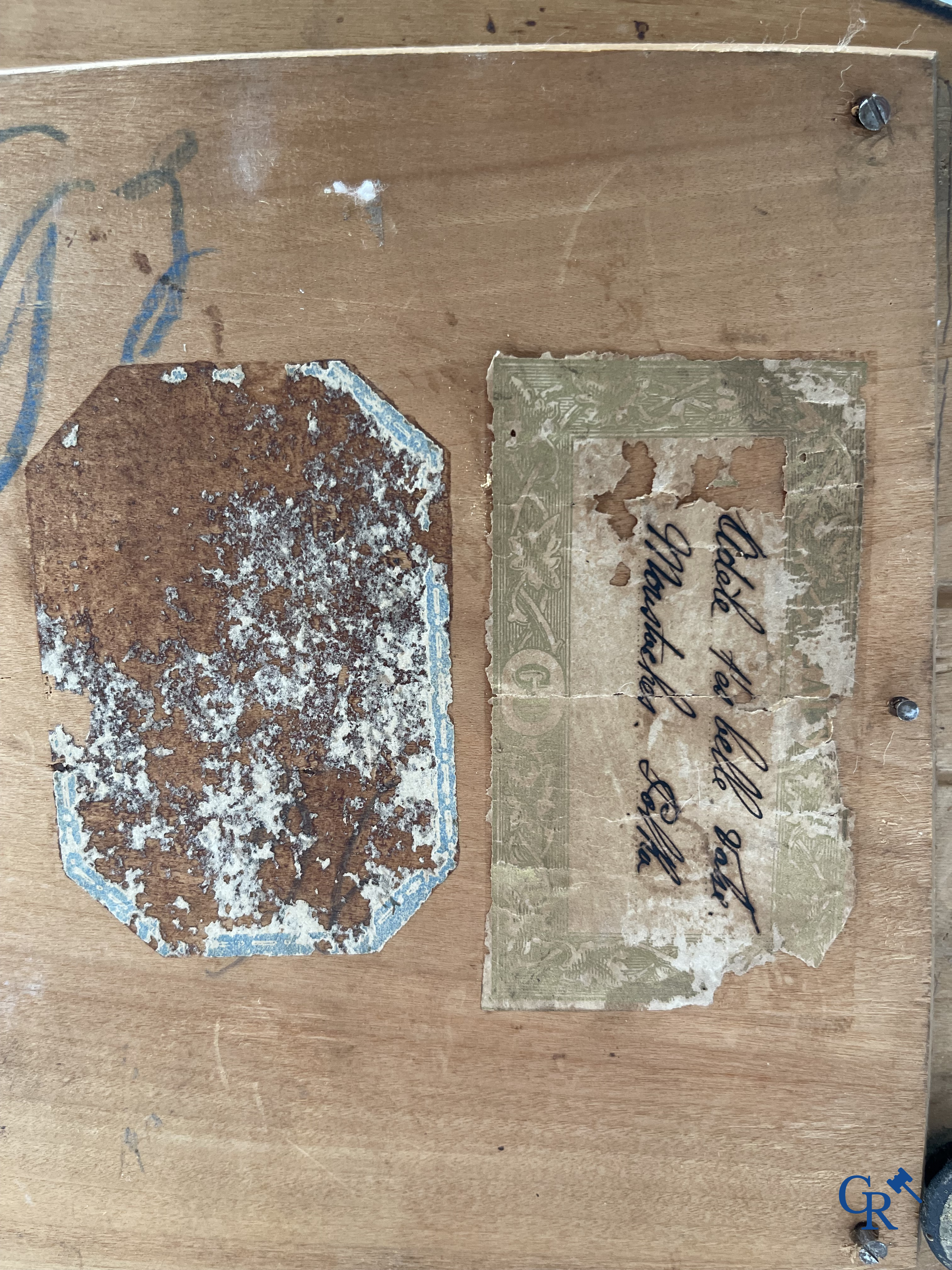 Music box. A globe with bridal bouquet with mirrors and ornaments in gold-plated brass. Built-in music mechanism.