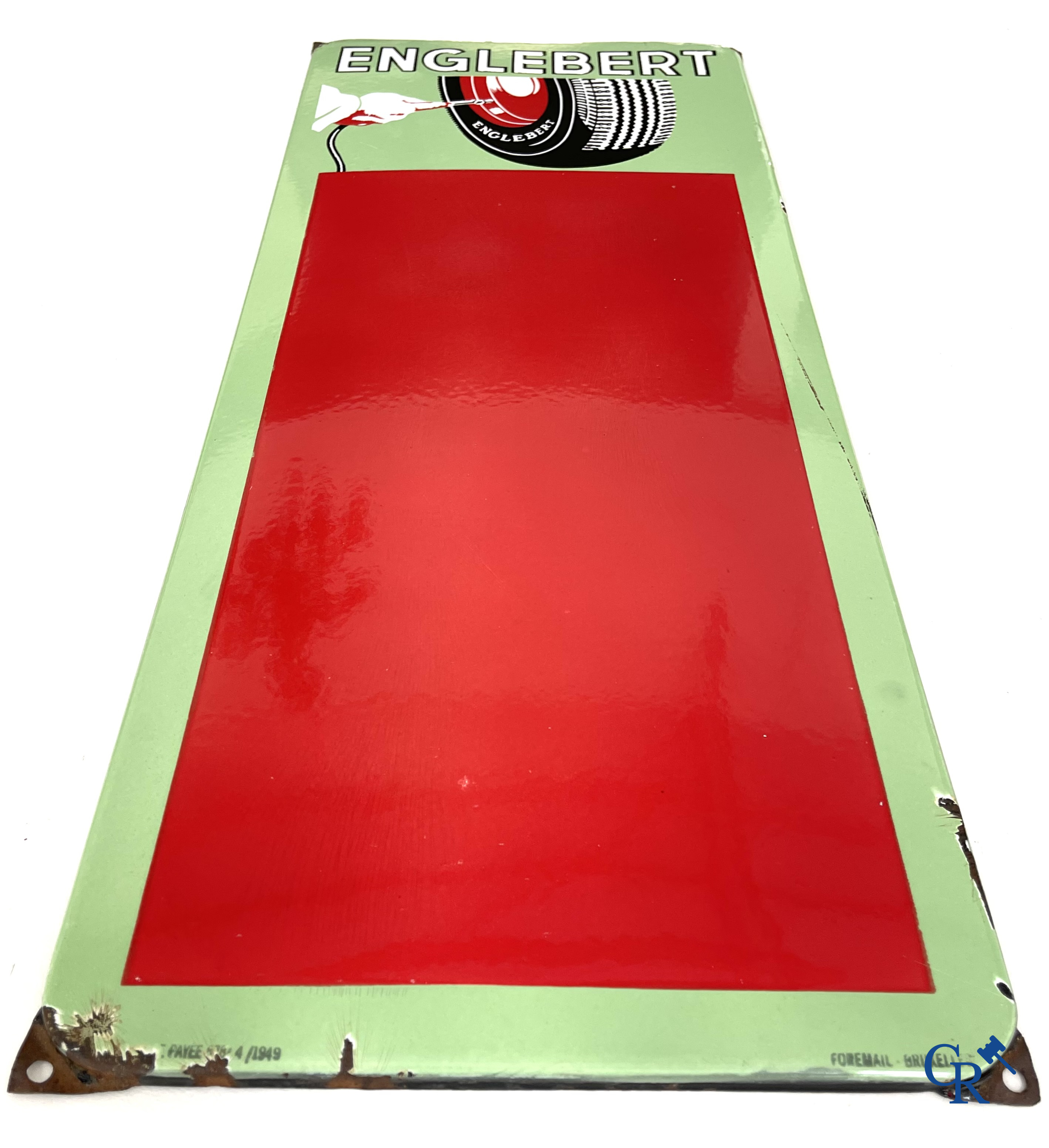 Englebert, Emaille reclamebord om de bandenspanning van Englebert banden op te geven. Foremail Bruxelles 1949.
