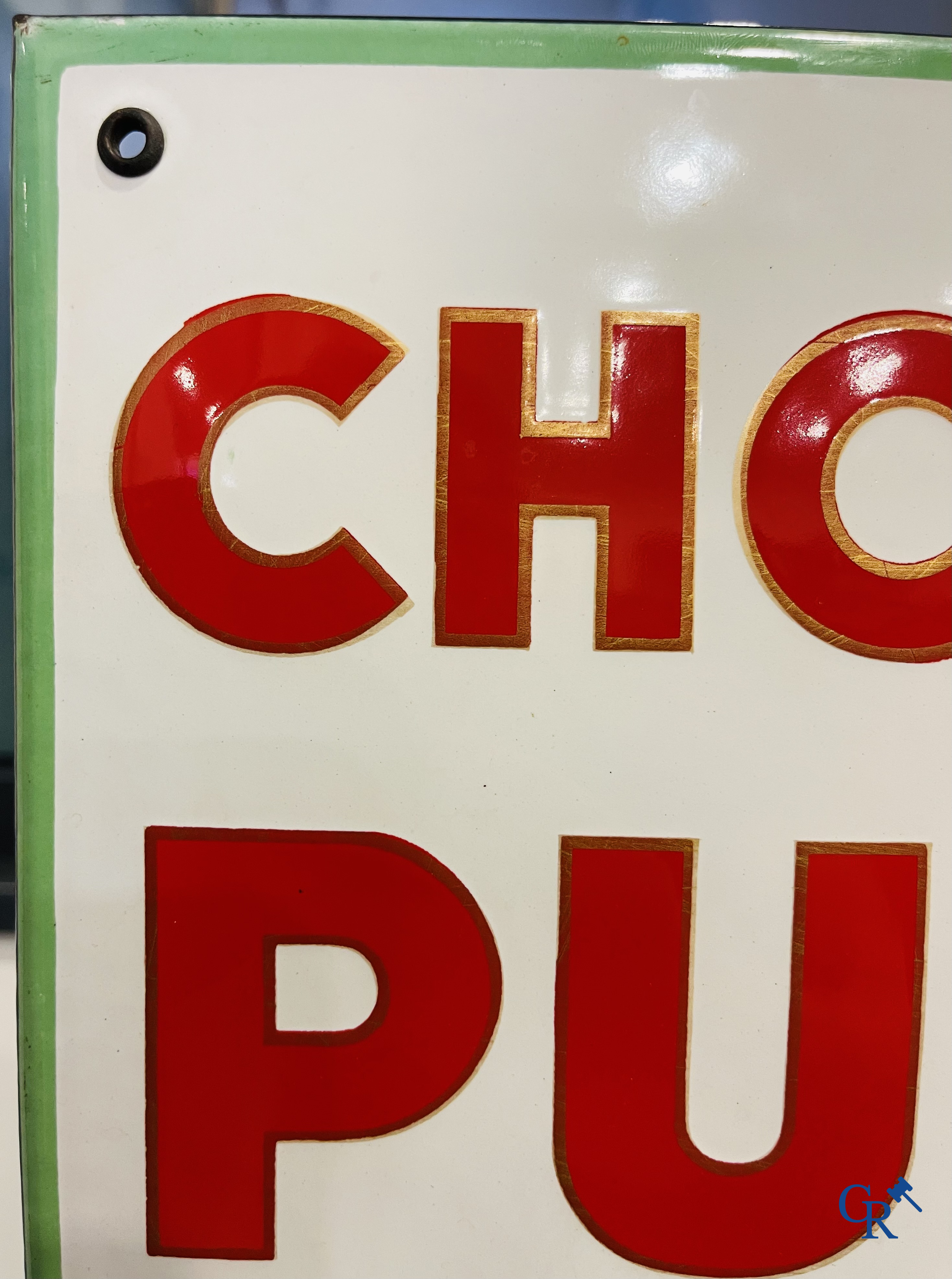 Chocolat Pupier, plaque émaillée illustré du personnage de Jean D'Ylen, vers 1930.