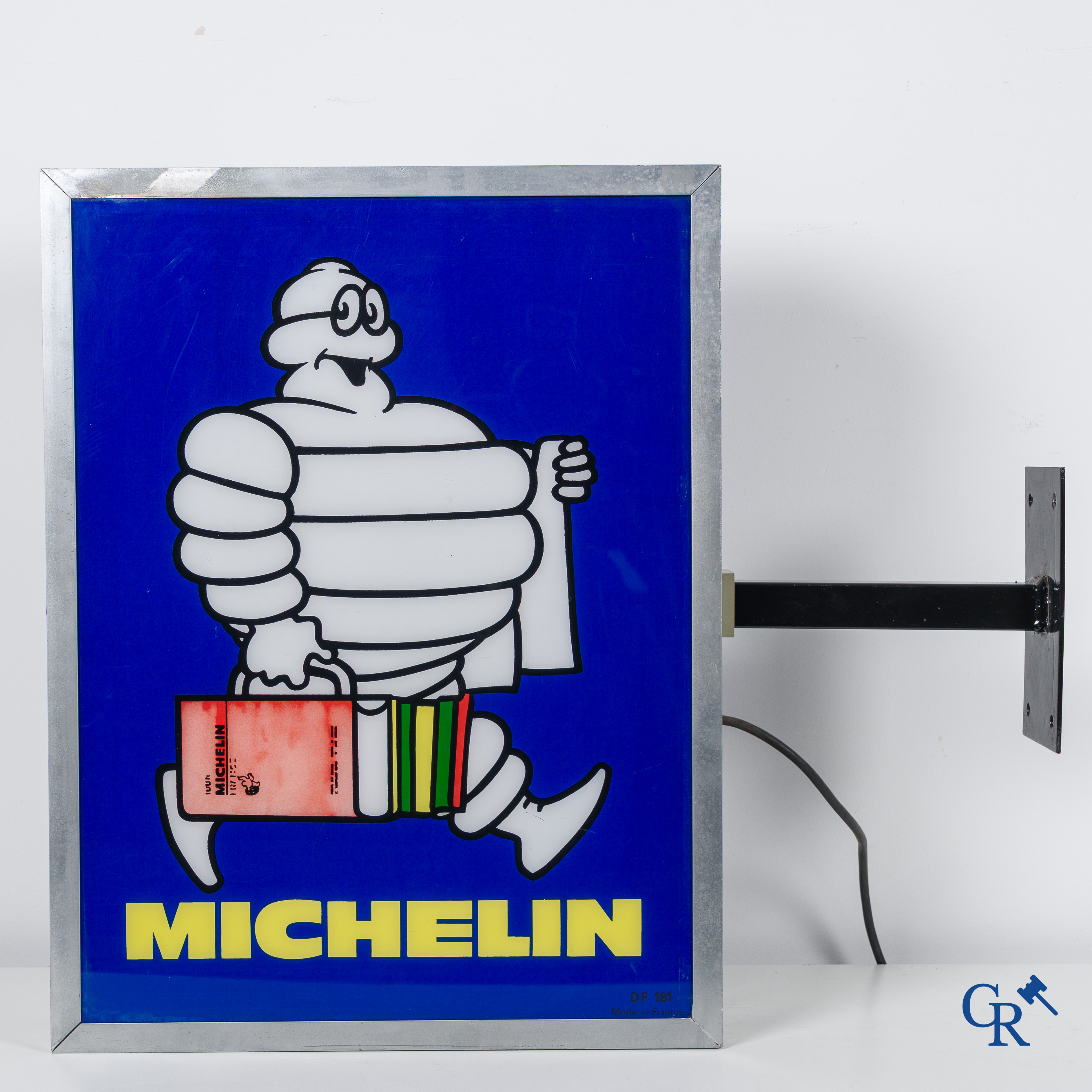 Michelin, Zeldzame lichtreclame in aluminium en plexiglas voor de Michelin gidsen en kaarten.