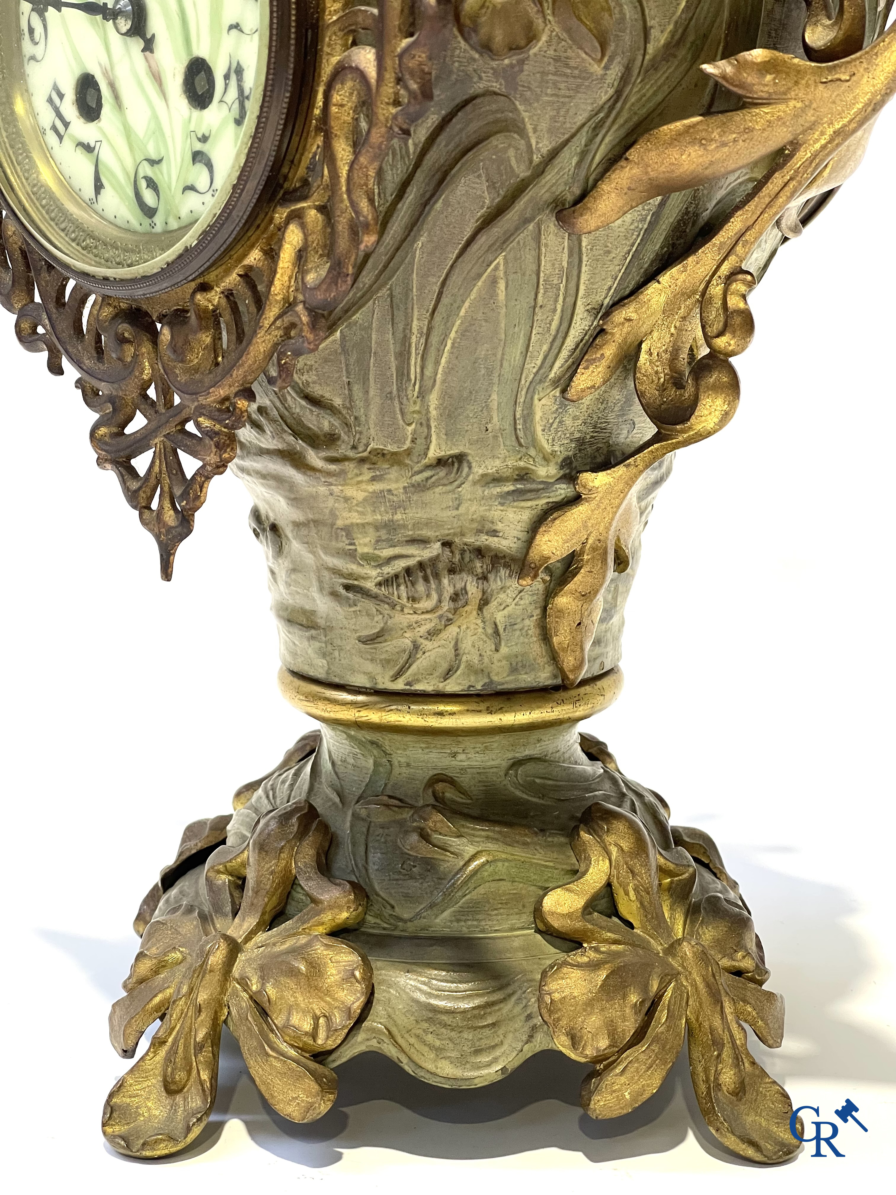 Art Nouveau, een uitzonderlijk 3-delig koud beschilderde bronzen schouwgarnituur met zeedieren. Circa 1900.