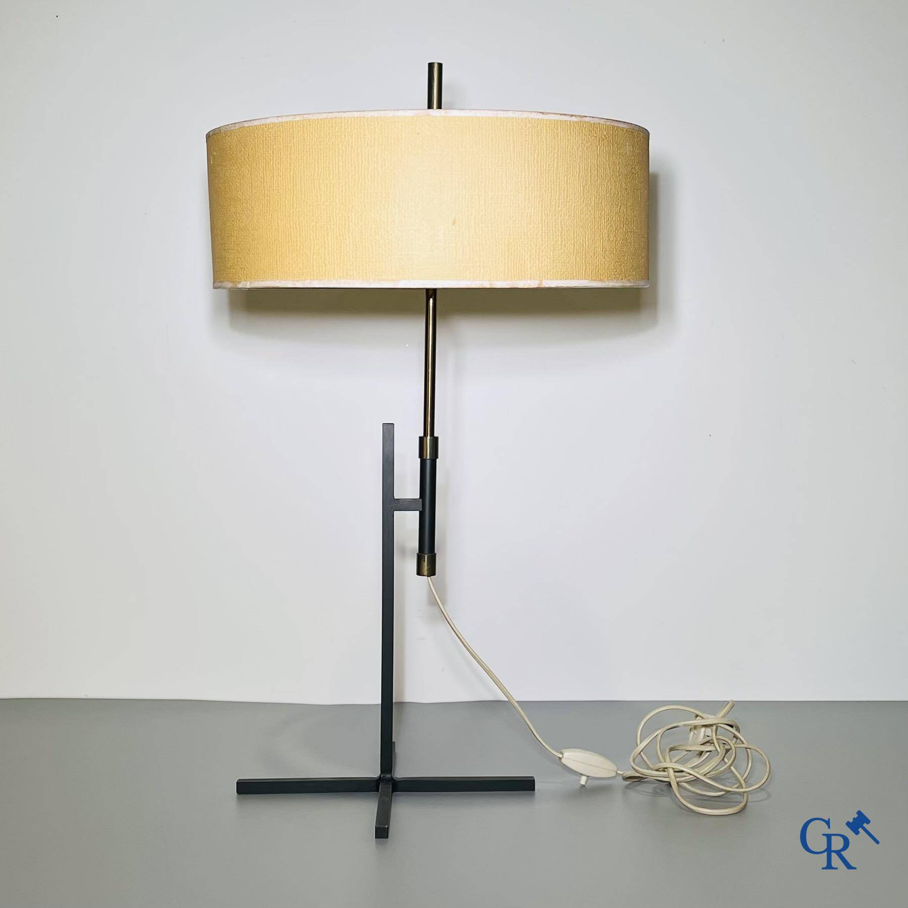 Design, Kaiser Idell or Philips, a mid-century table lamp.
