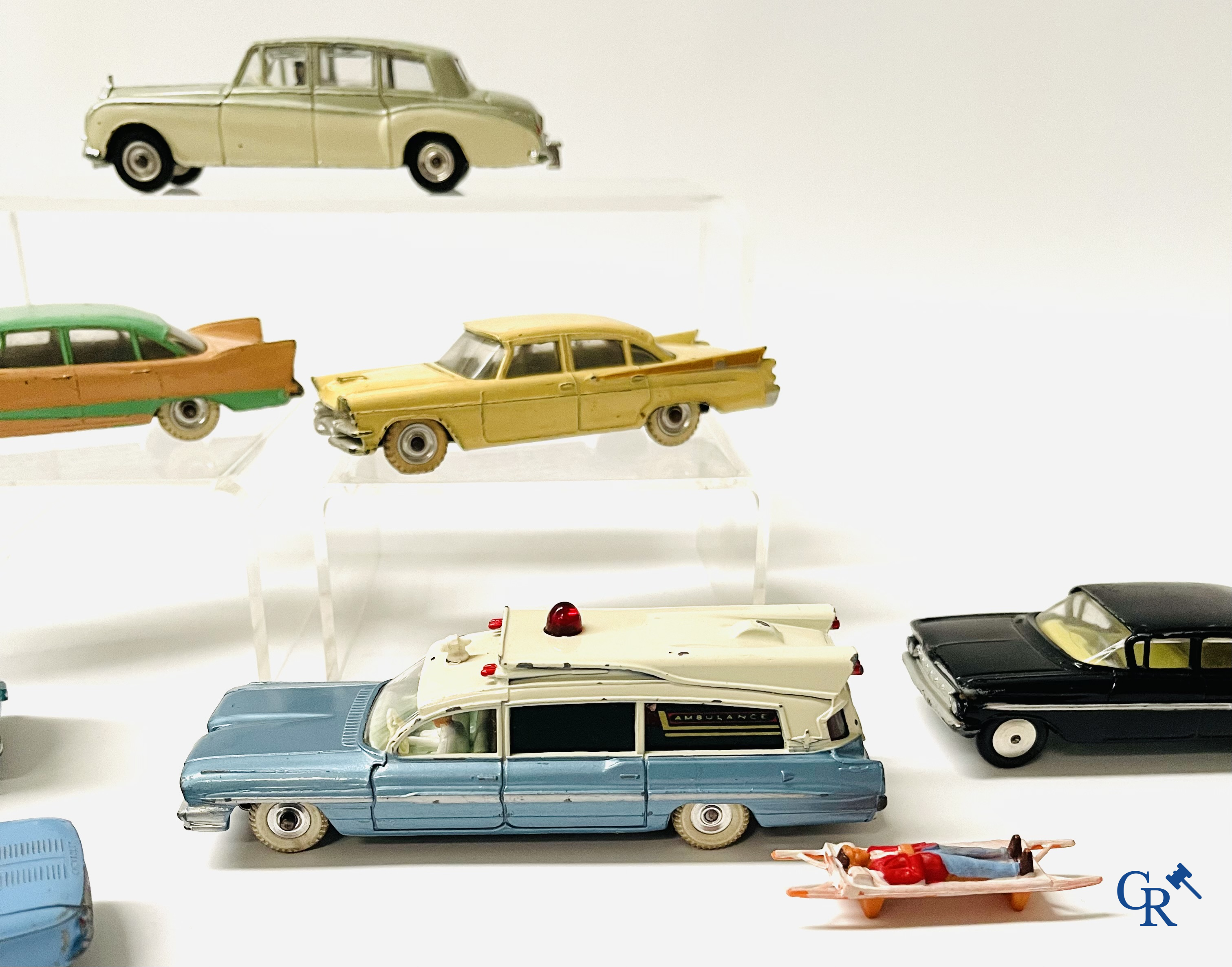 Old toys, a lot with Dinky Toys and Corgi Toys.