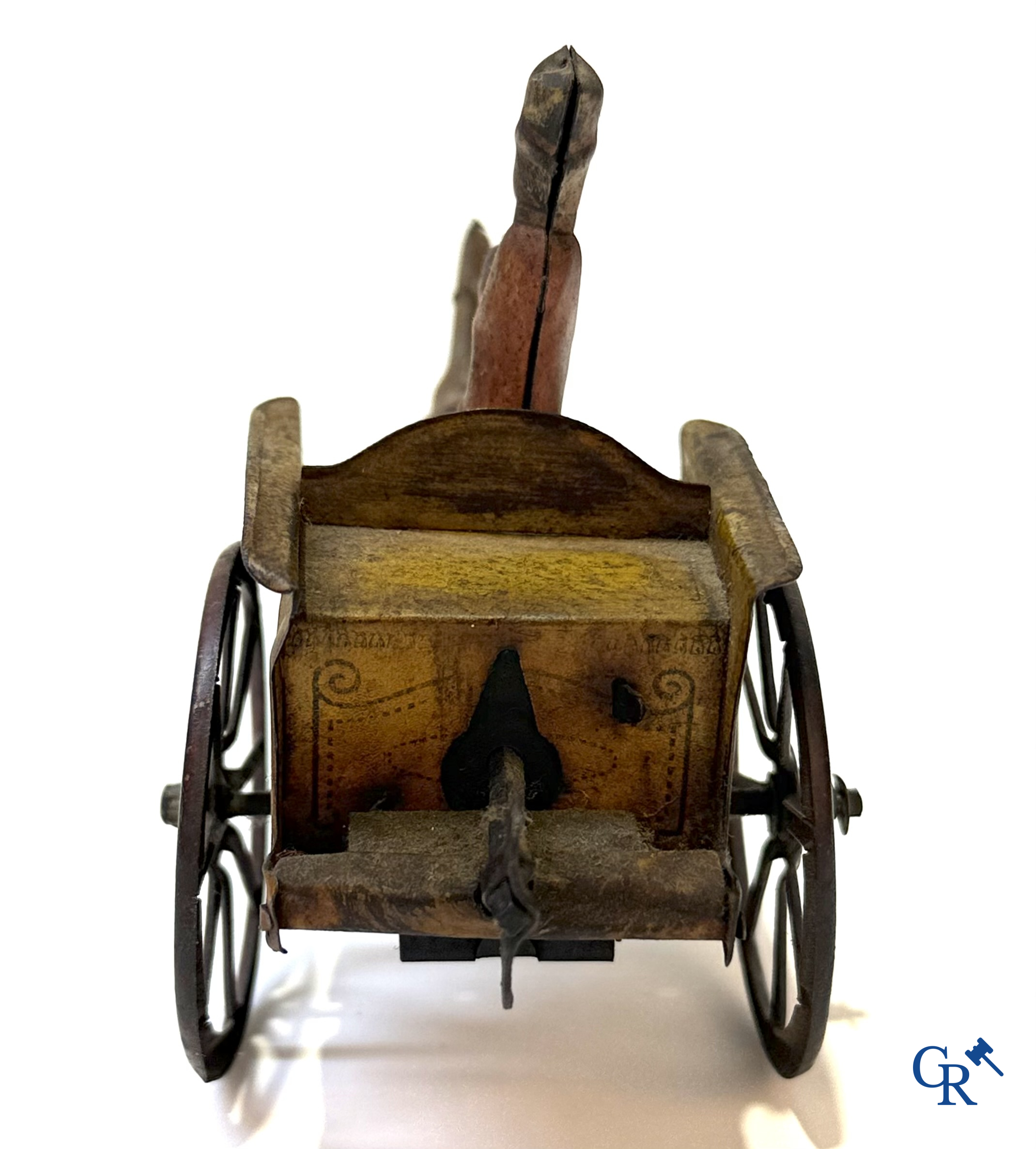 Old toys, 2 carriages with horse in painted tin. Germany (Märklin?) and France. Circa 1910.