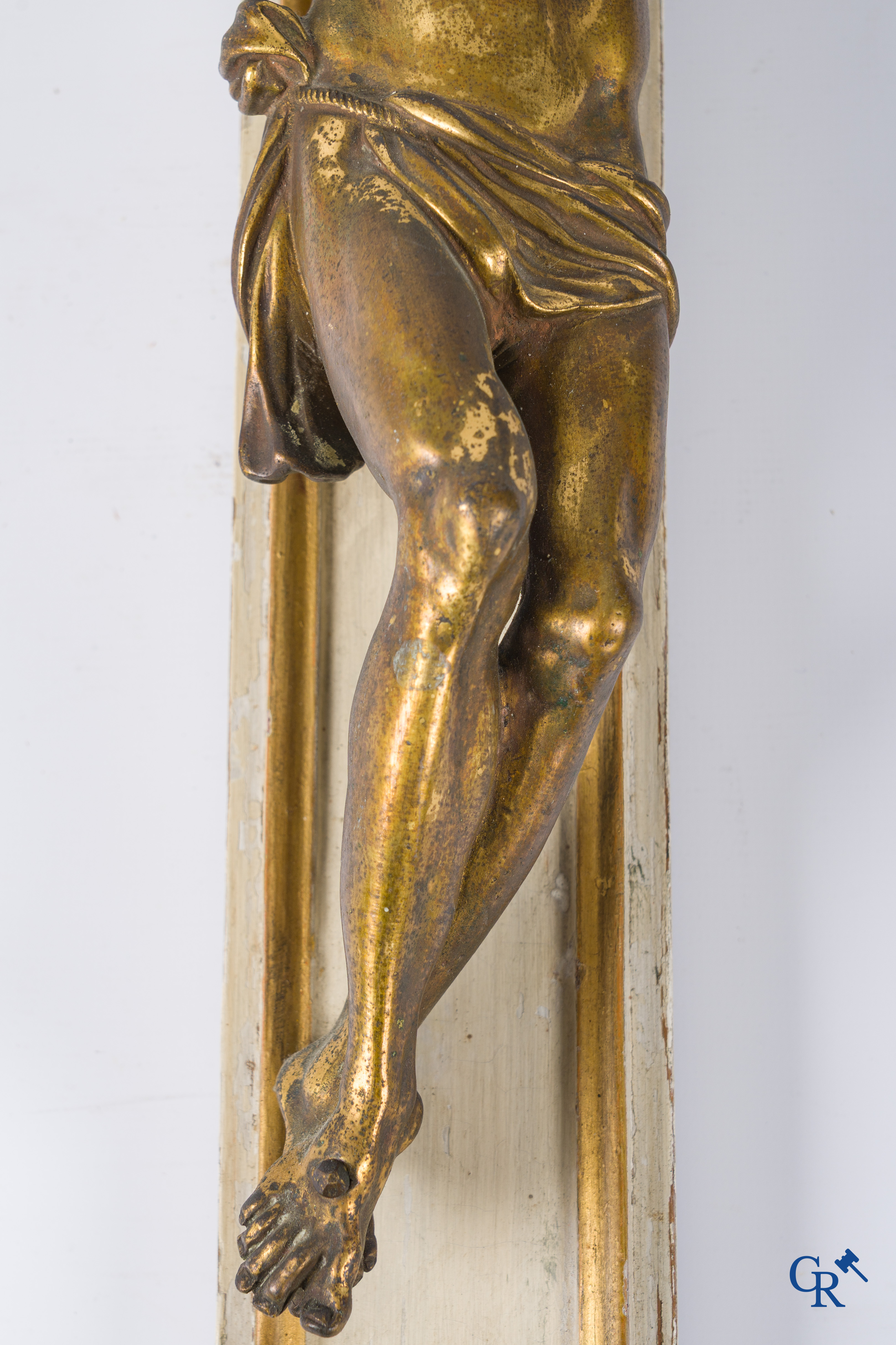 Religious objects, a large gilded bronze corpus, 18th century.