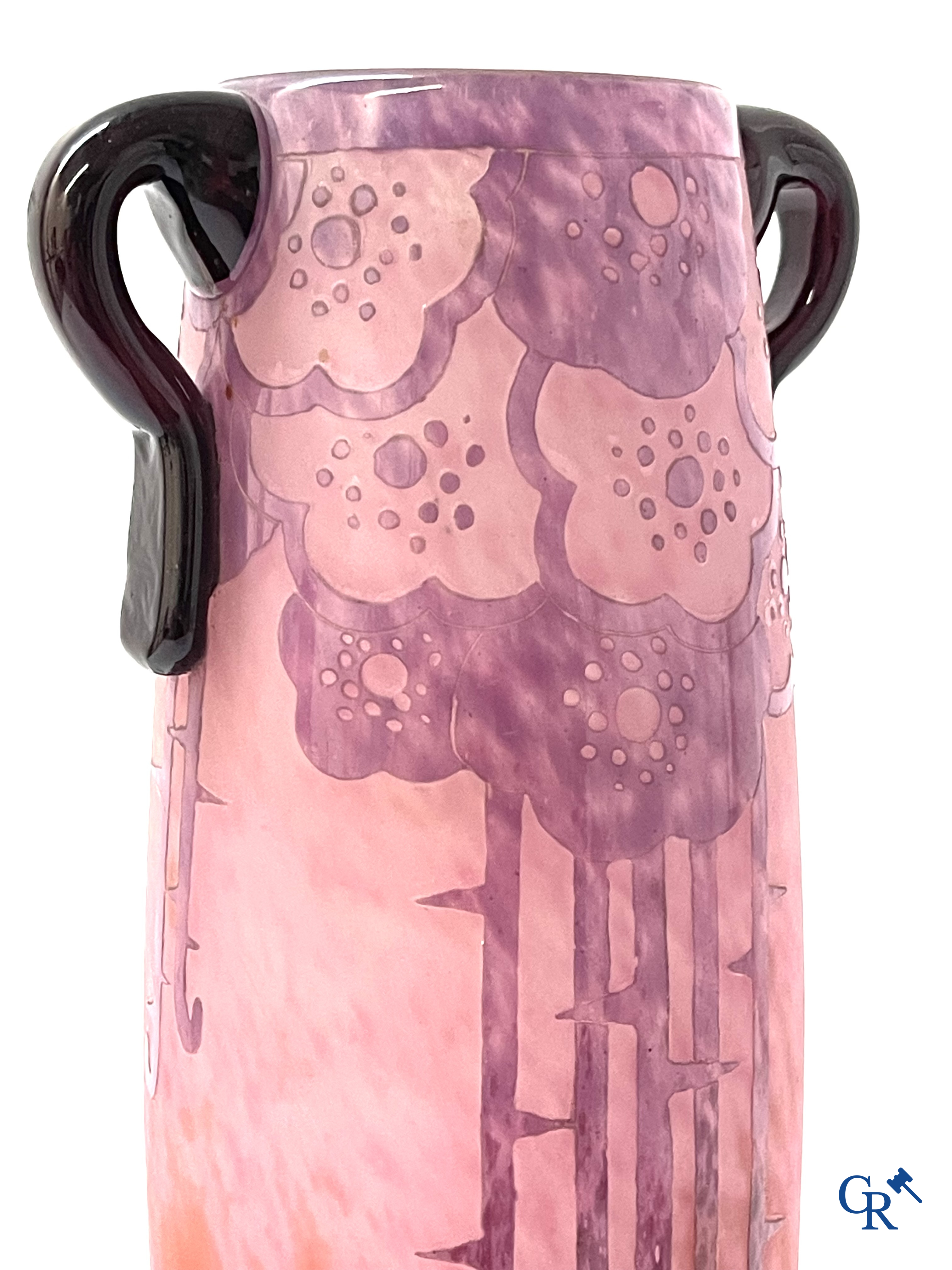 Art Deco, Charles Schneider. Grote art deco vaas in glaspasta, Circa 1930. Gesigneerd Charder en Le Verre Français.