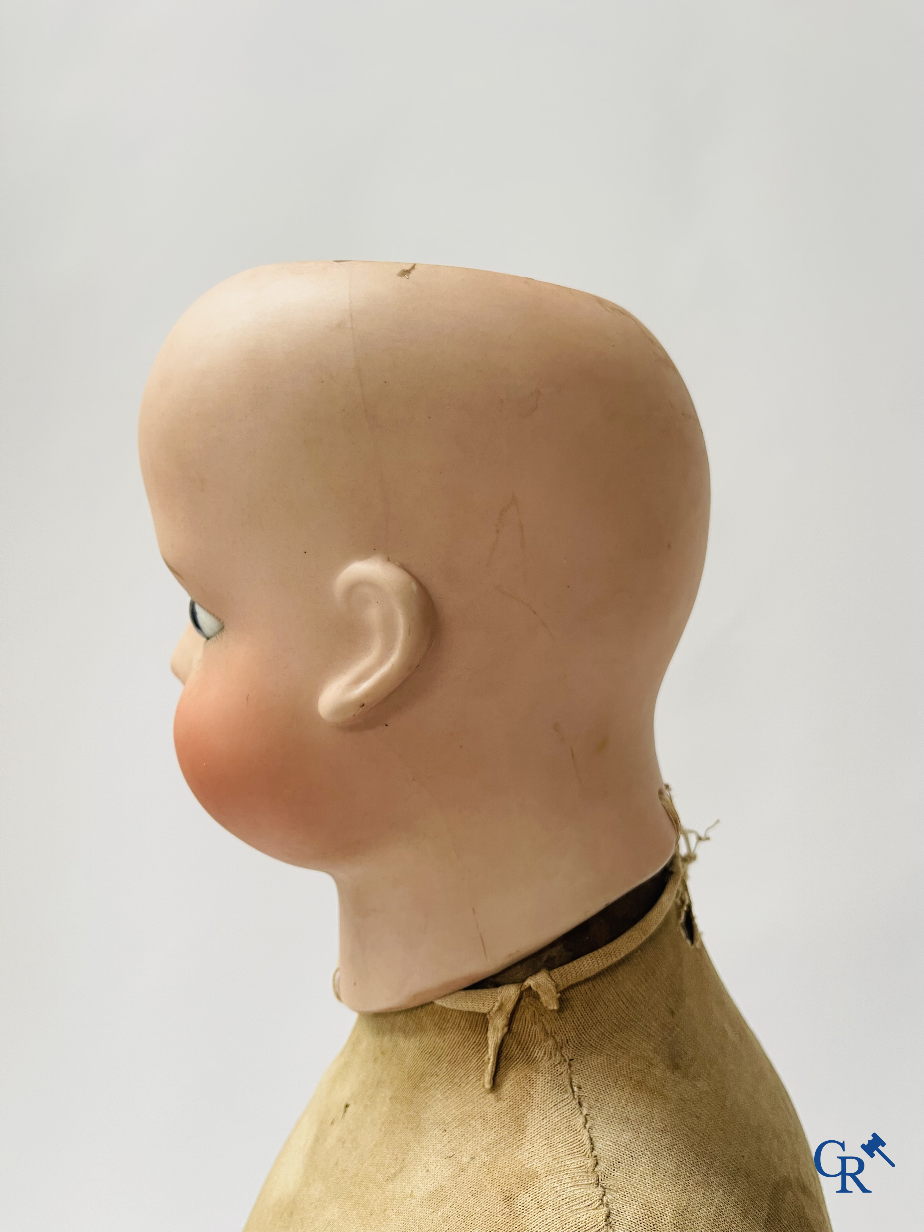 François Gauthier en Buste Jourdan, een mannequinpop in de stijl van Stockman met porseleinen hoofd. Circa 1900.