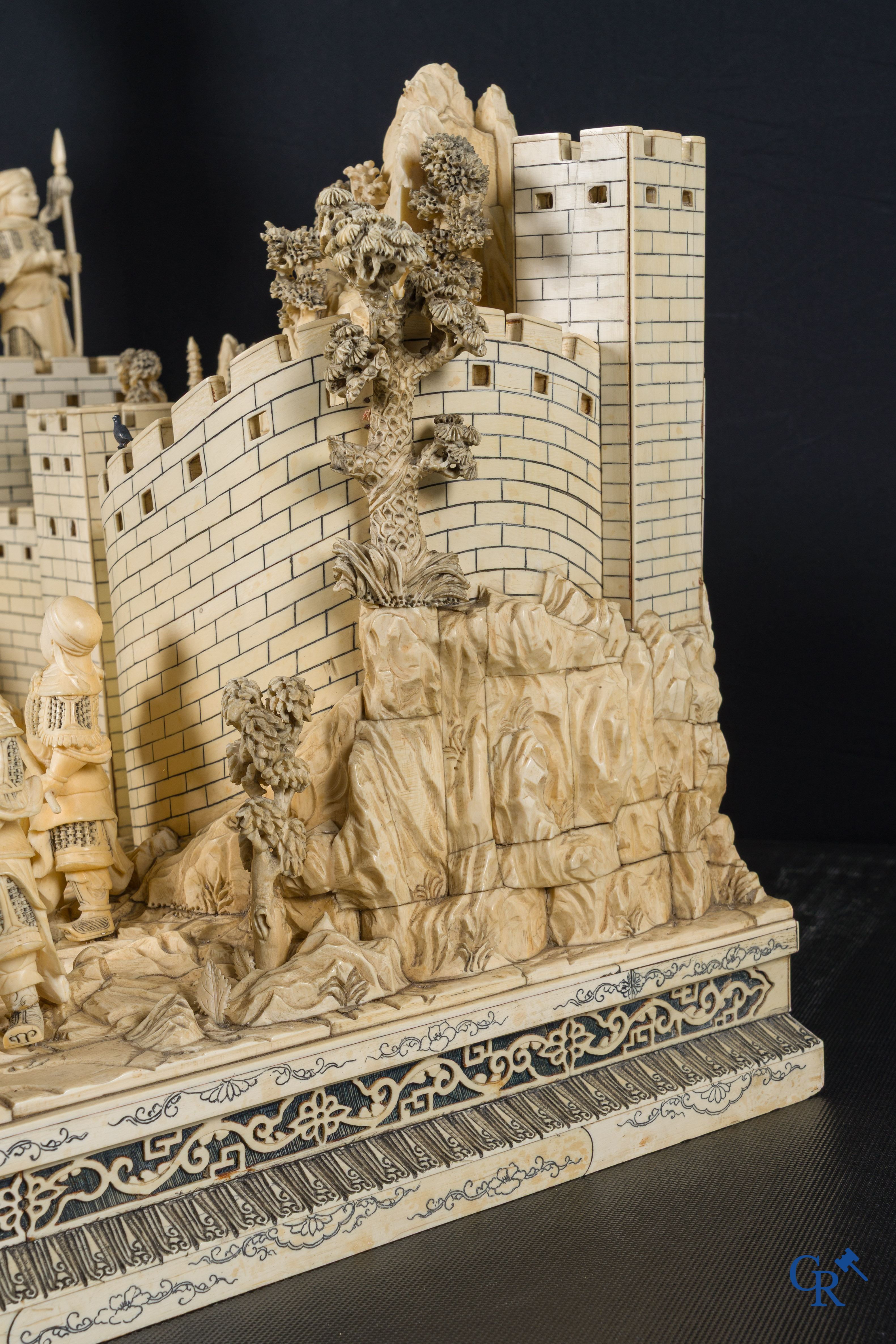 Aziatica, een grote Chinese groep in ivoor en hout. Late Qing-dynastie (1644-1912).