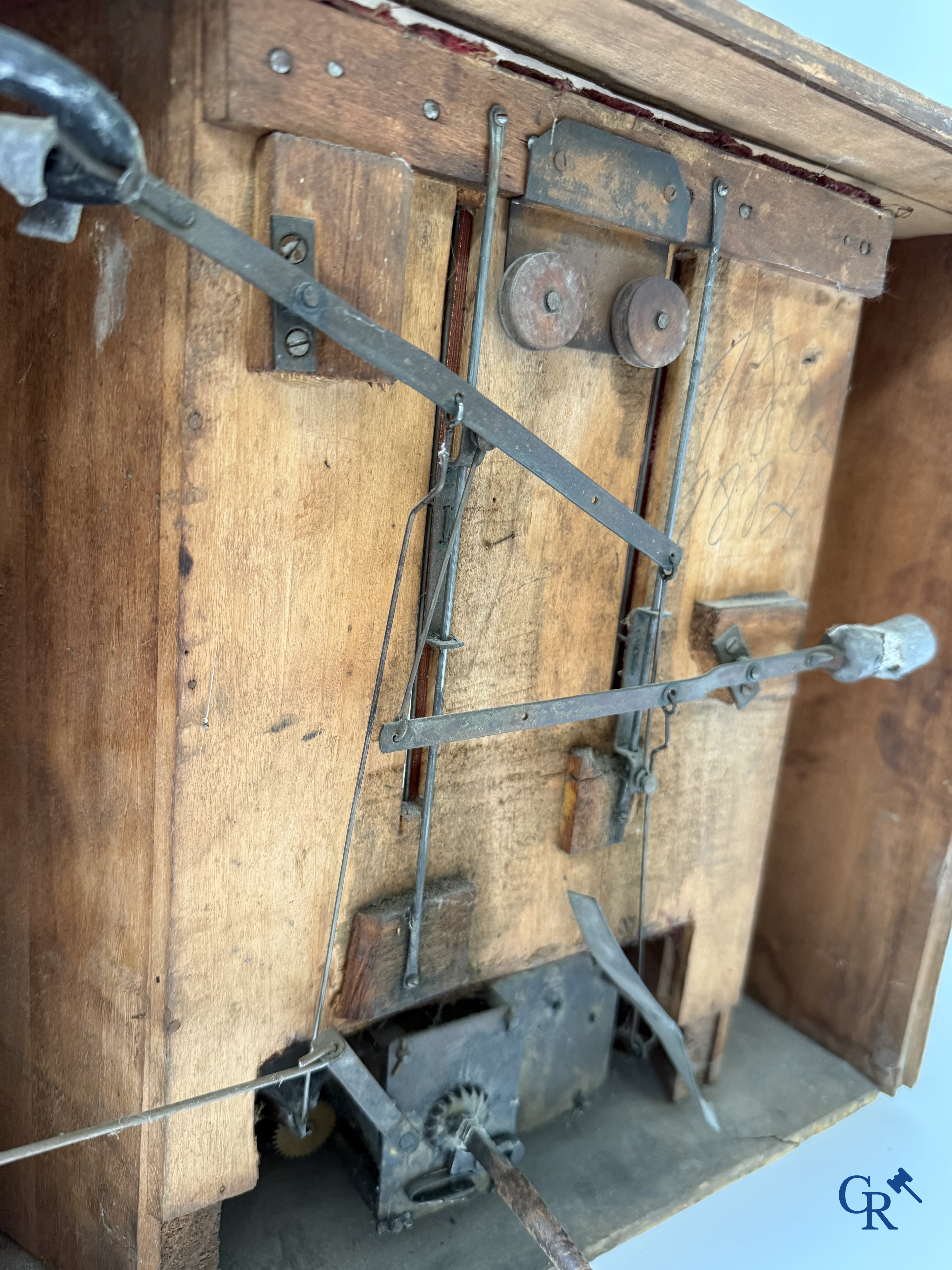 Phalibois, zeldzaam mechanisch geanimeerd diorama met jonglerende acrobaat. Frankrijk circa 1875.