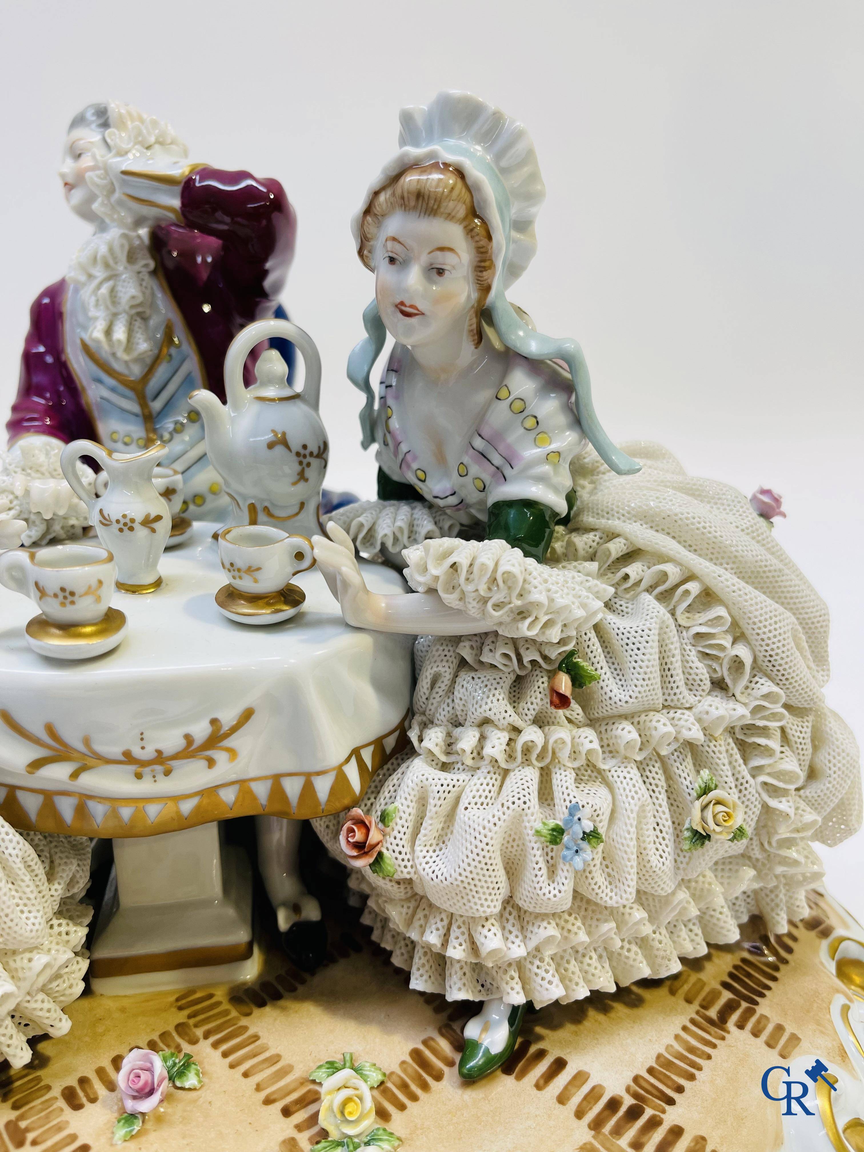 Porcelaine européenne, dans le goût de Volkstedt Rudolstadt. lace porcelain.<br />
