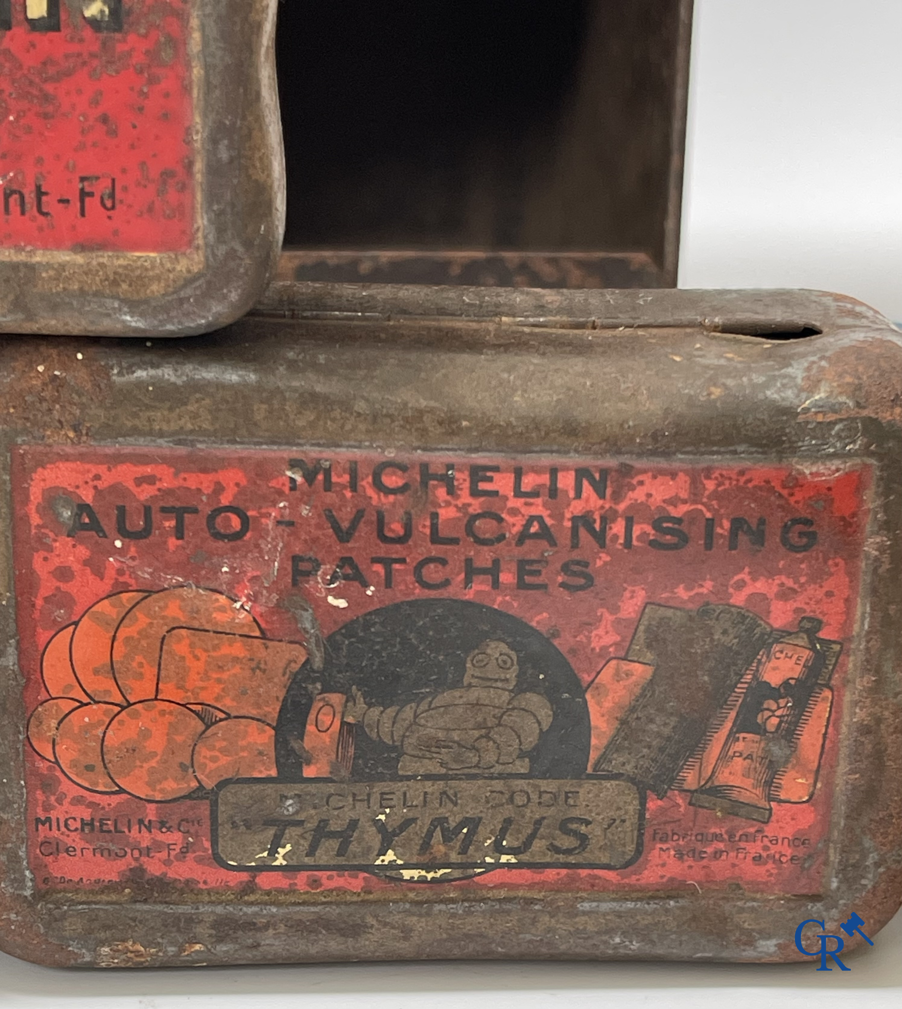 Michelin, een groot lot reclame objecten en meetinstrumenten voor Michelin banden.