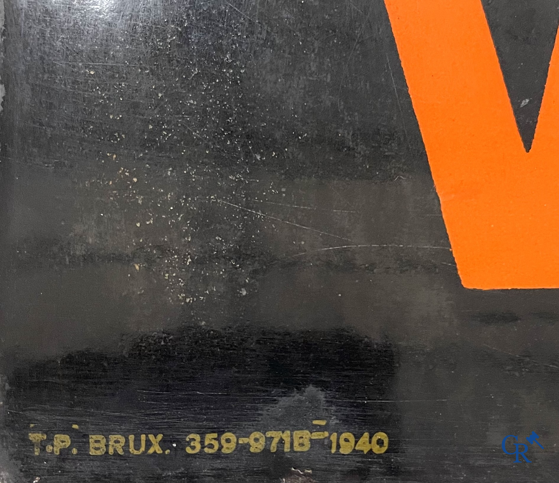 Pile PLB Vélos. Plaque émaillée publicitaire double face pour batteries de vélo PLB. Emailgraph. Bruxelles, 1940.