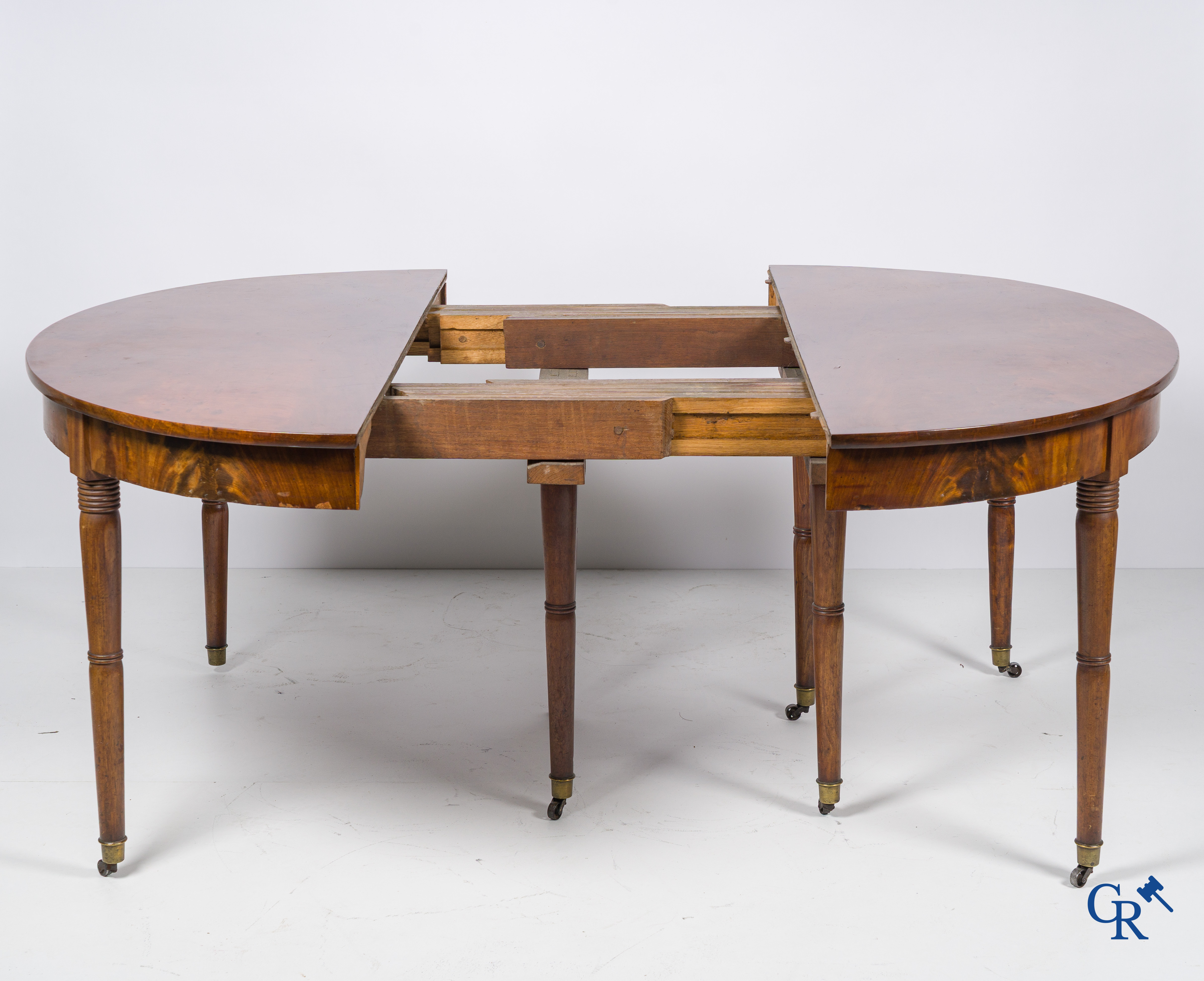 8-legged mahogany extendable dining room table with 5 extensions. 1st half 19th century.